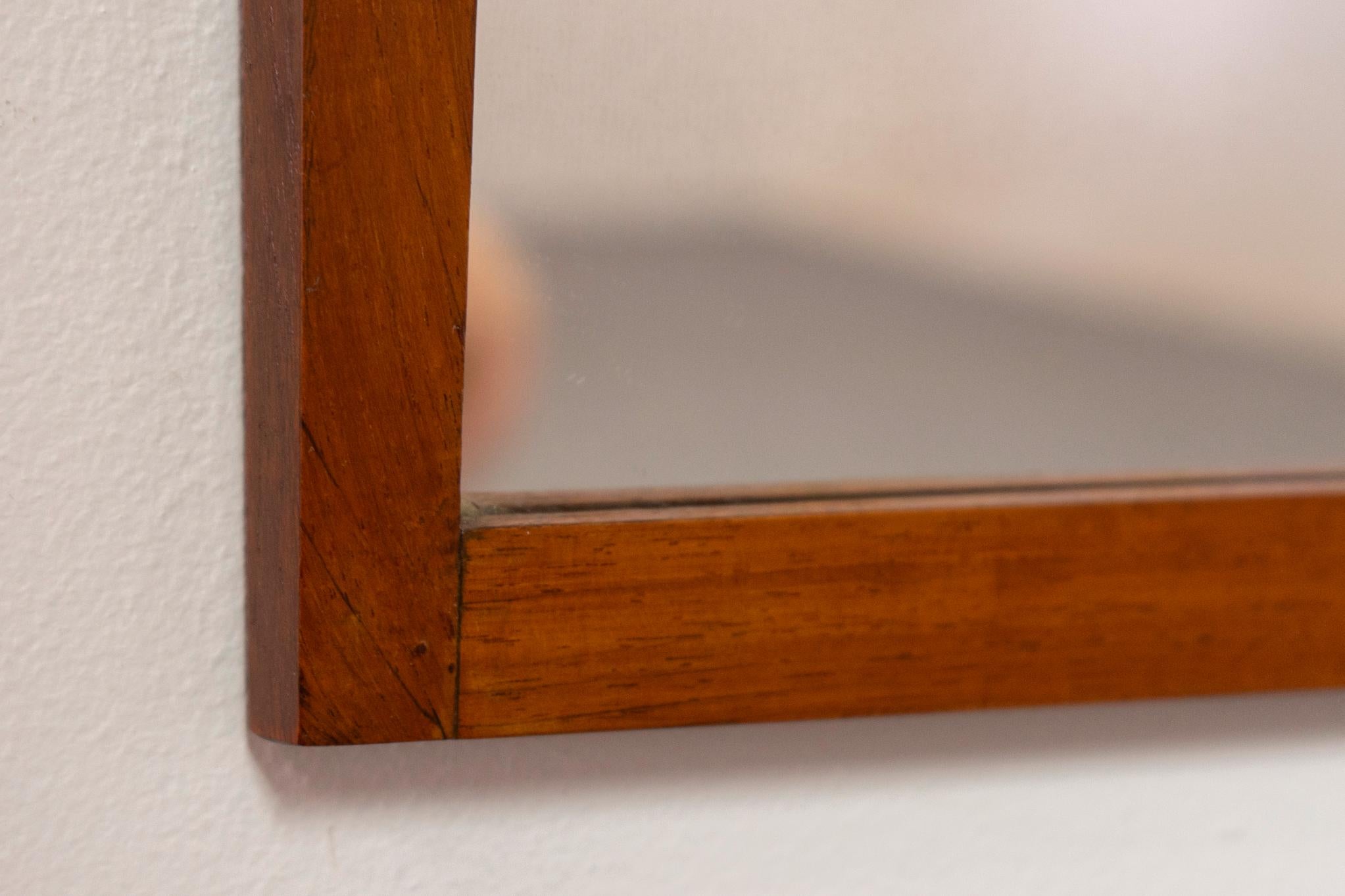 Metà XX secolo Specchio da parete danese moderno in teak in vendita