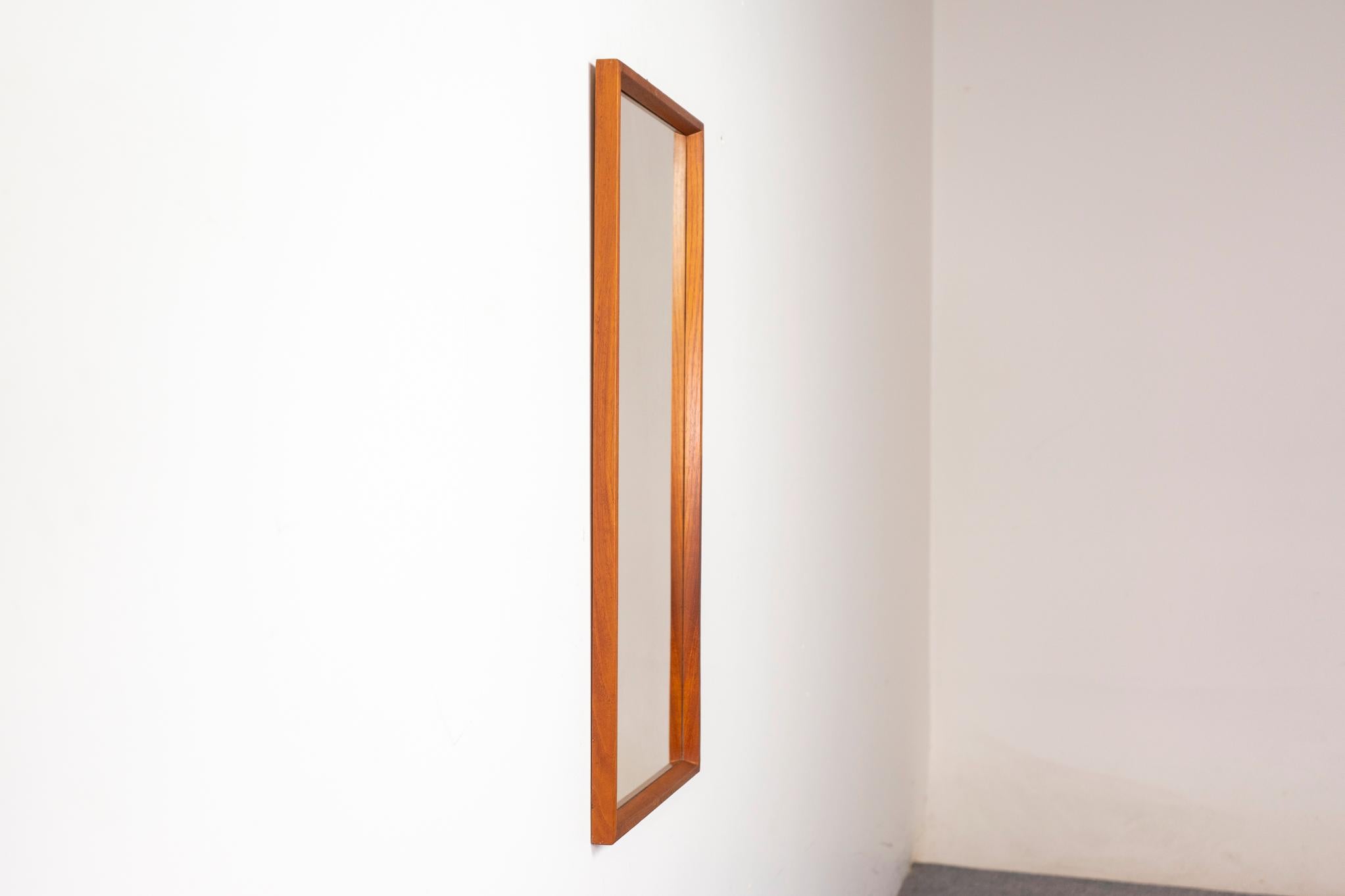 Dänischer Modern Teak Wandspiegel (Spiegel) im Angebot