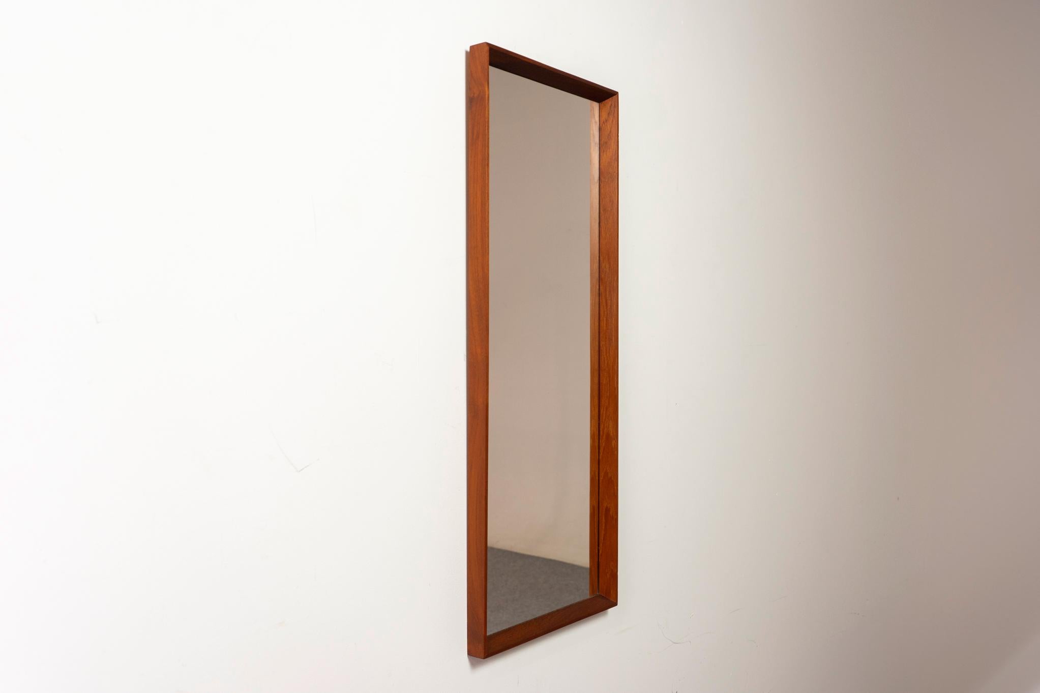 Metà XX secolo Specchio da parete danese moderno in teak in vendita