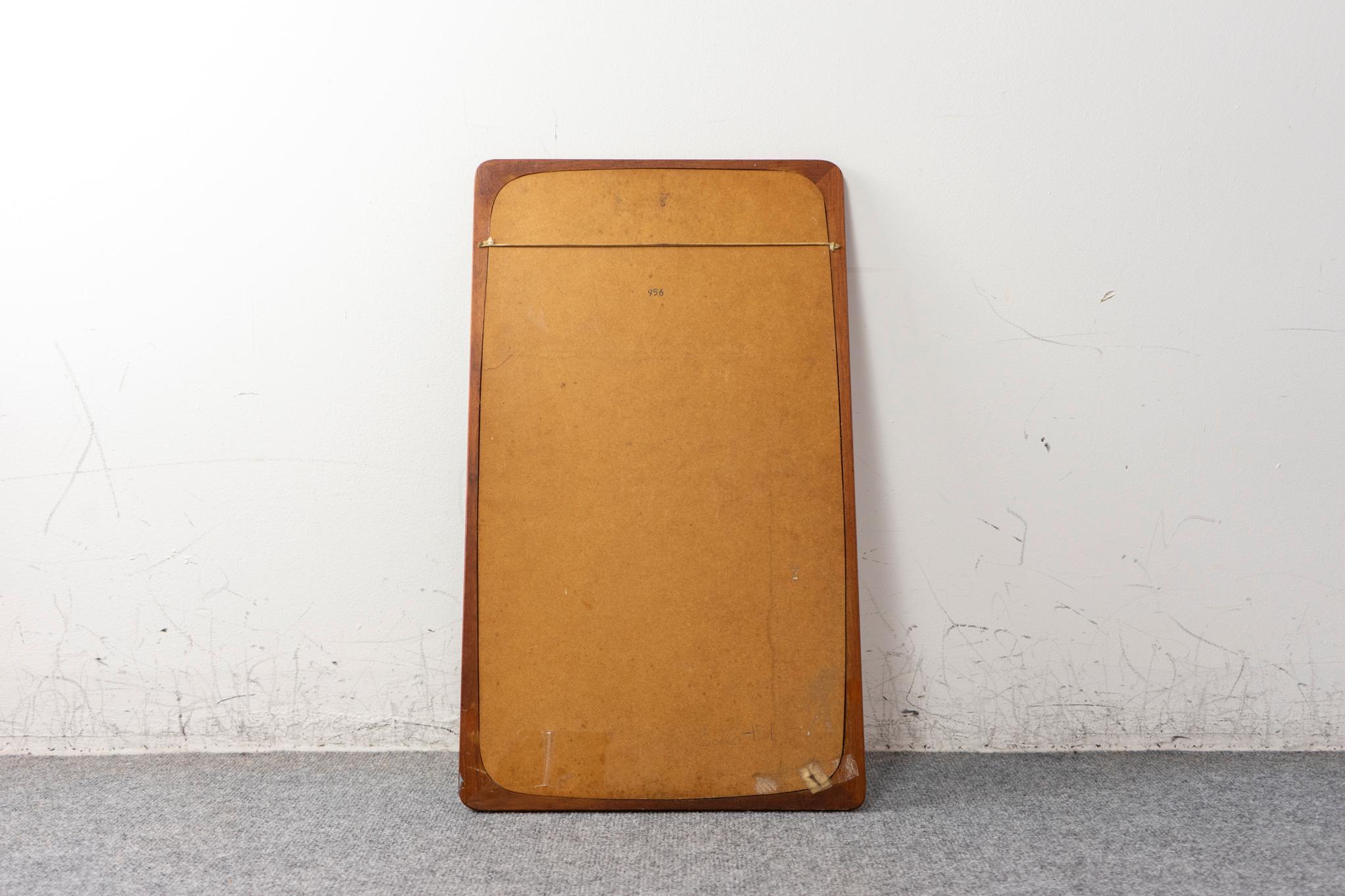 Dänischer Modern Teak Wandspiegel im Angebot 1
