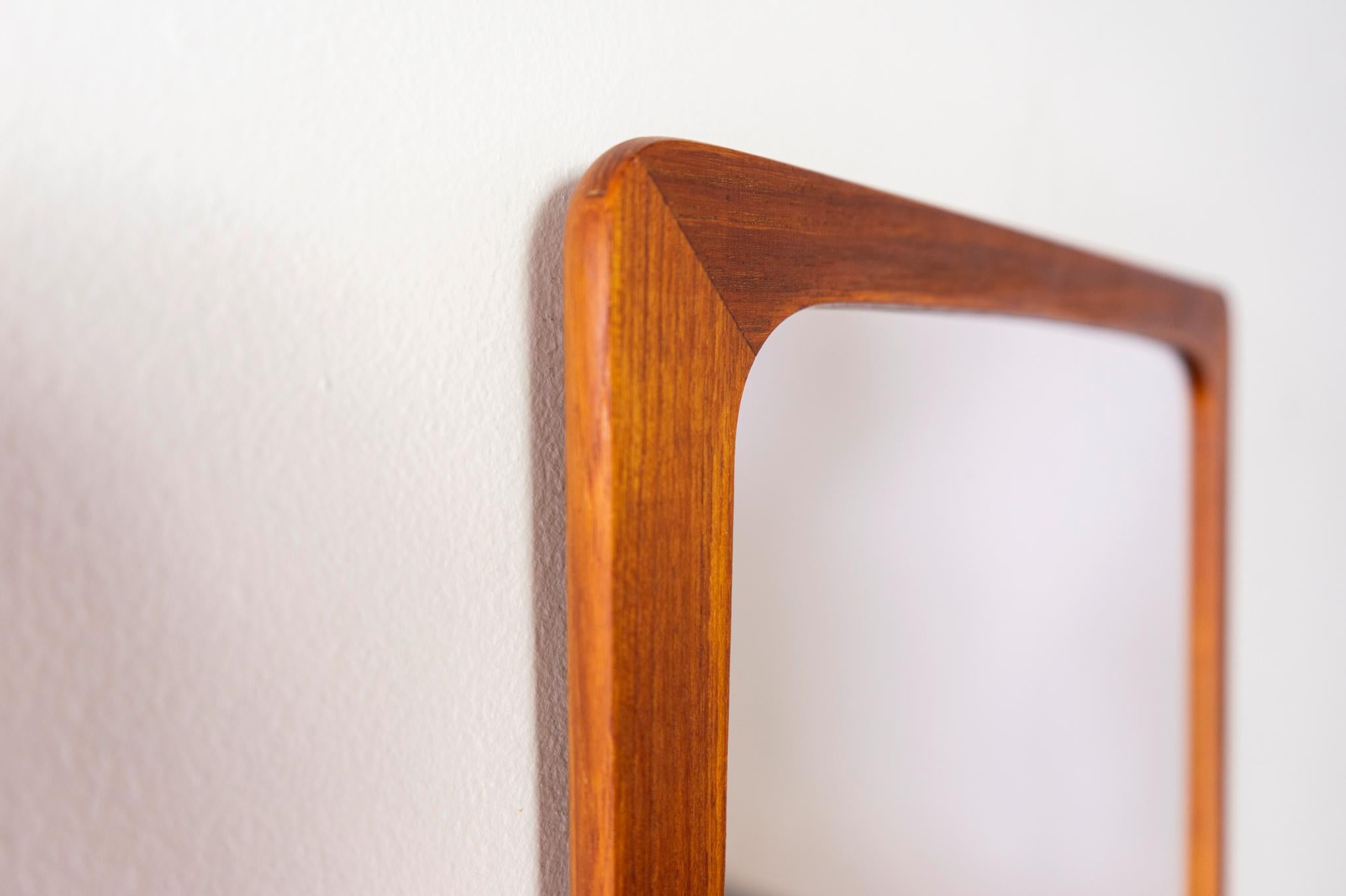 Dänischer Modern Teak Wandspiegel im Angebot 2