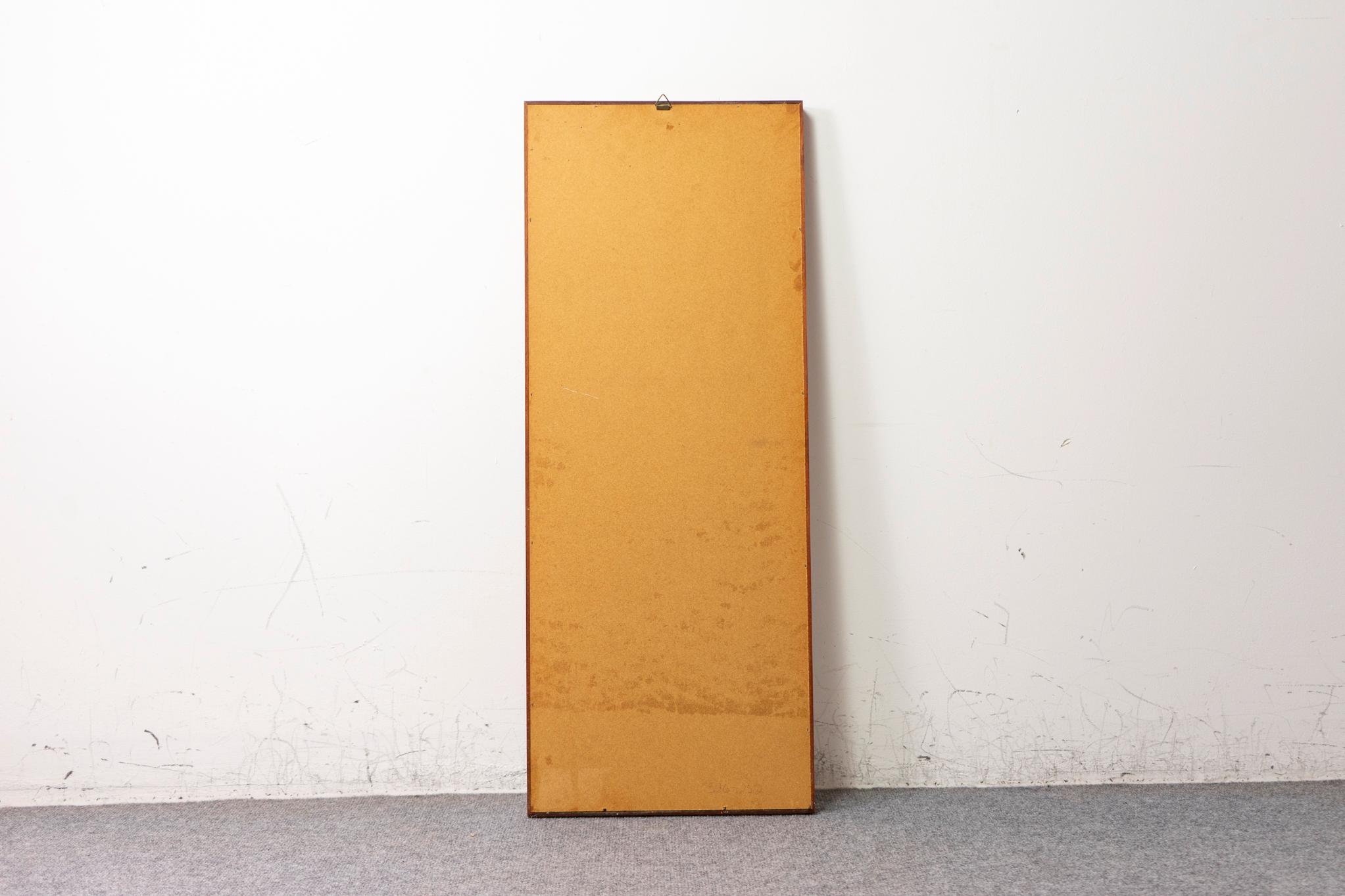 Specchio da parete danese moderno in teak in vendita 2