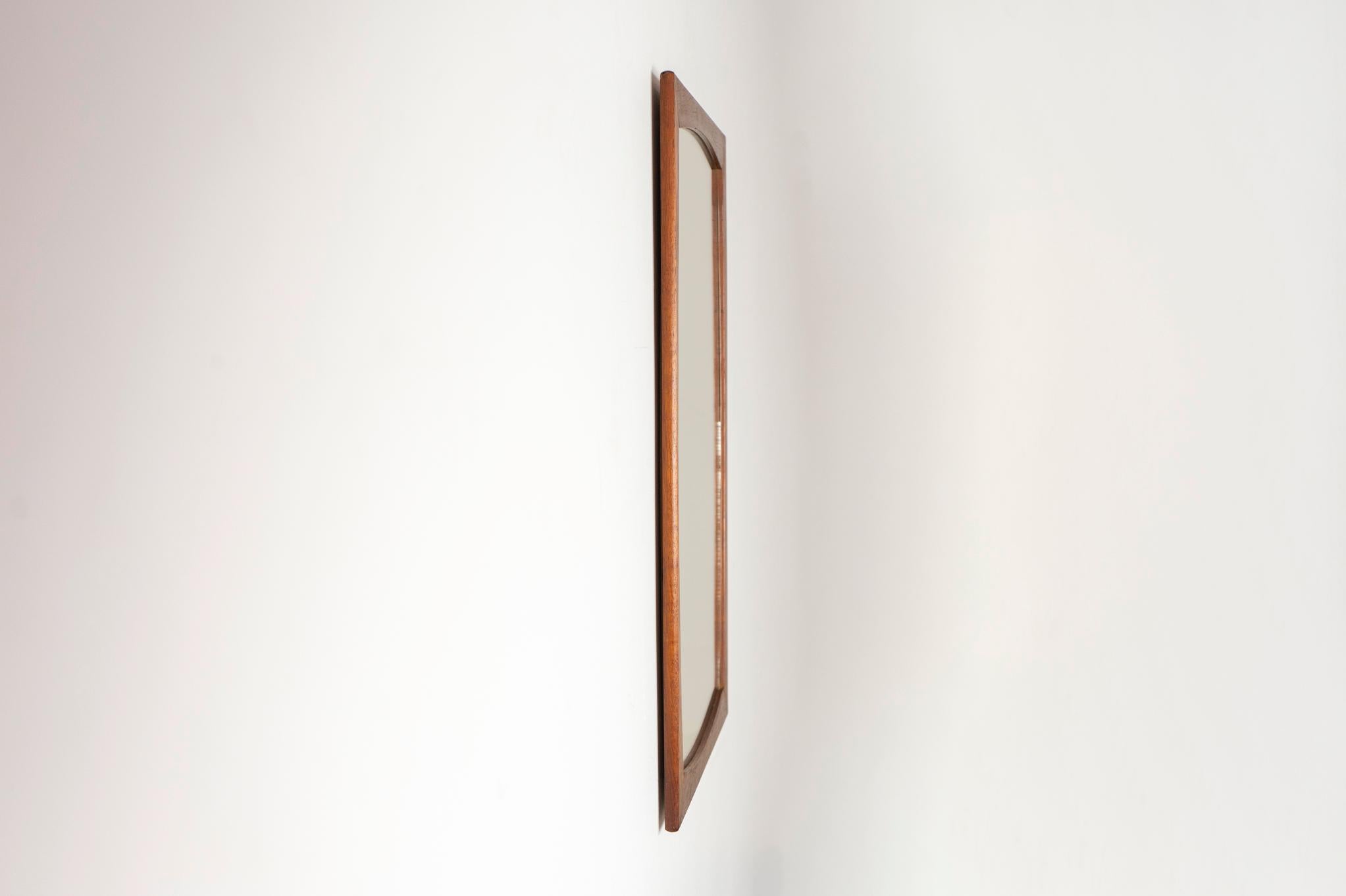 Miroir mural danois moderne en teck en vente 2