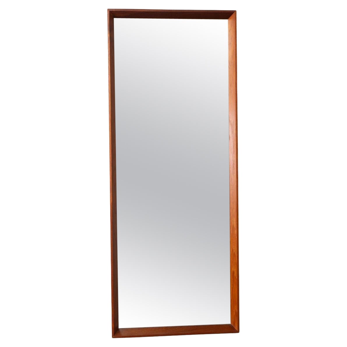 Specchio da parete danese moderno in teak in vendita