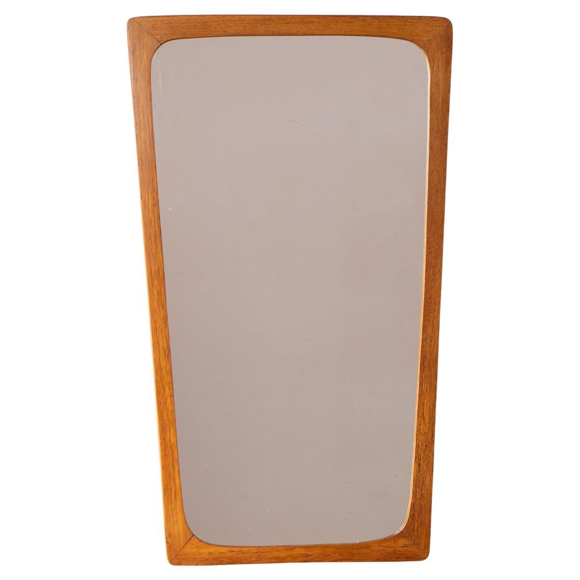 Espejo de pared moderno danés de teca en venta