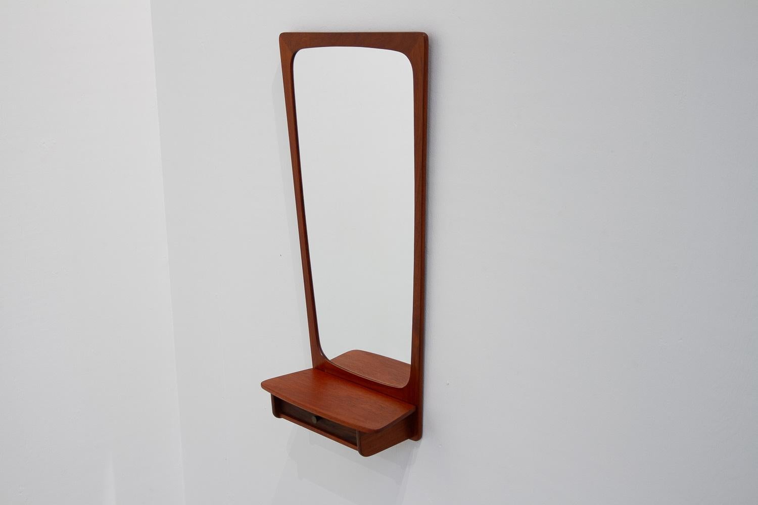 Danish Modern Teak Wall Mirror with Drawer, 1960s. In Good Condition For Sale In Asaa, DK