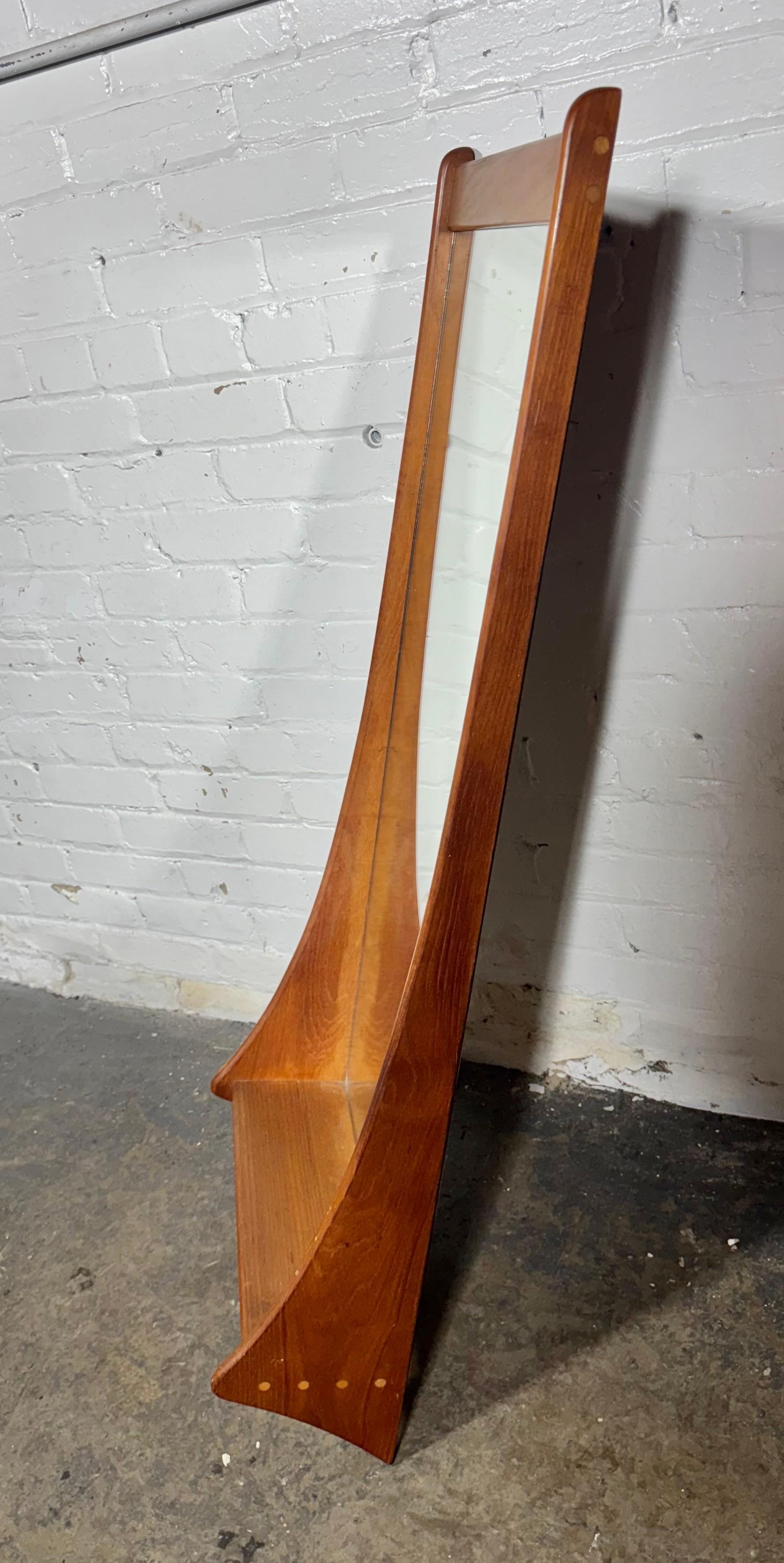 Verre Miroir mural moderne danois en teck avec étagère de Jansen Spejle, années 1960. en vente
