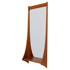 Dänischer moderner dänischer Teakholz-Wandspiegel mit Regal von Jansen Spejle, 1960er Jahre.