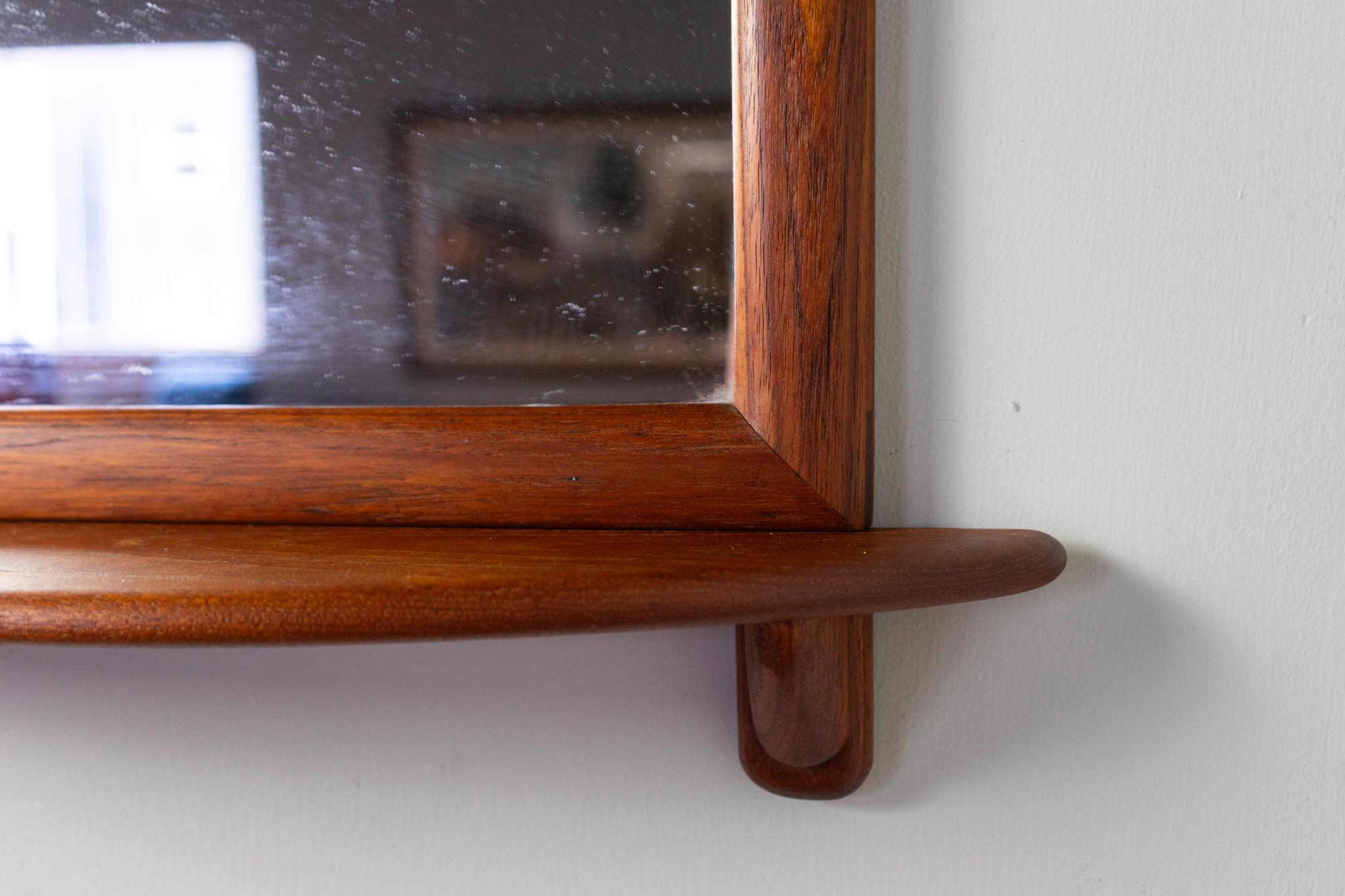 Dänischer moderner Teakholz-Wandspiegel mit Regal im Angebot 4