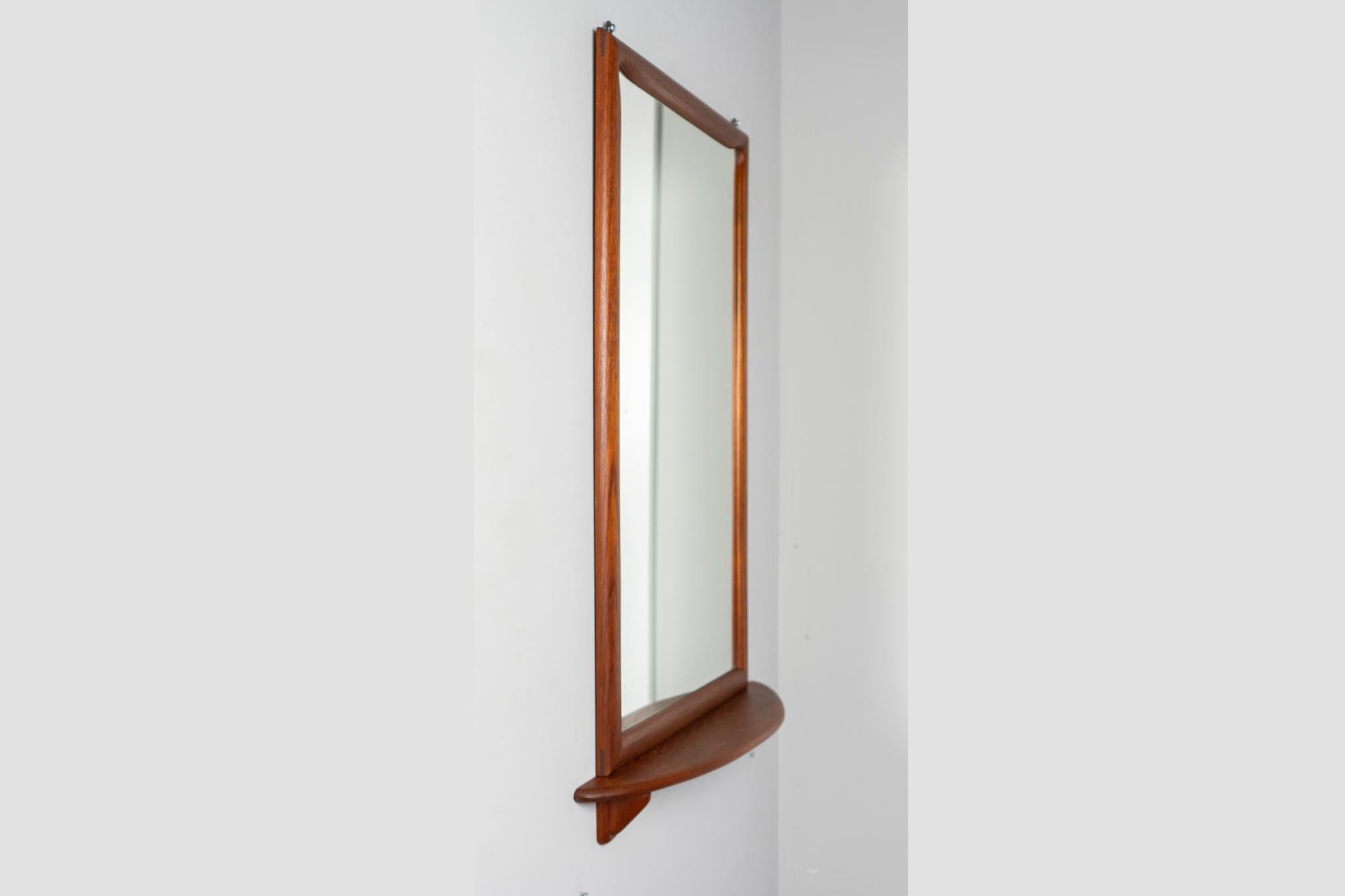 Dänischer moderner Teakholz-Wandspiegel mit Regal im Angebot 3