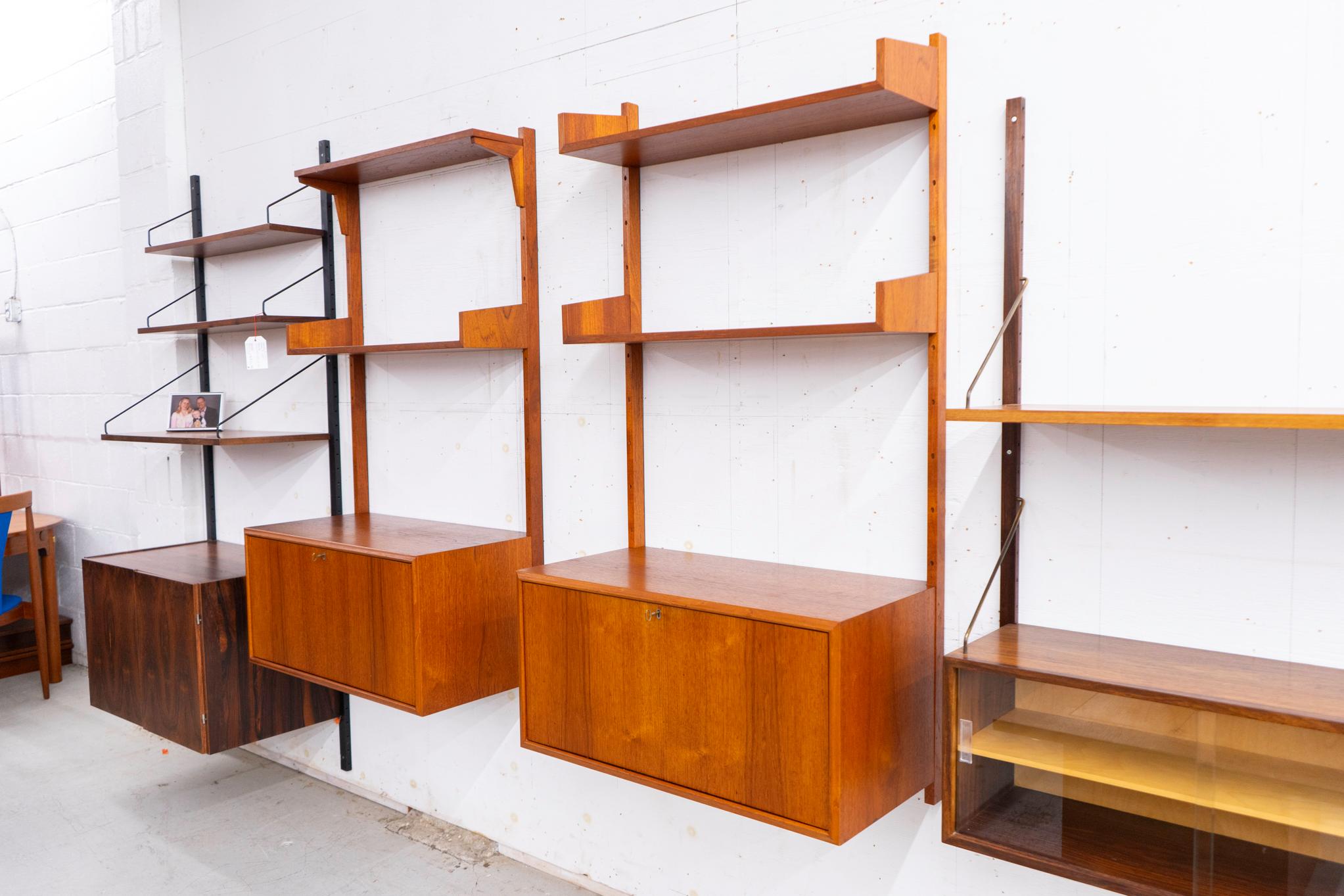 Dänisches Modernes Teakholz-Wandsystem im Angebot 7