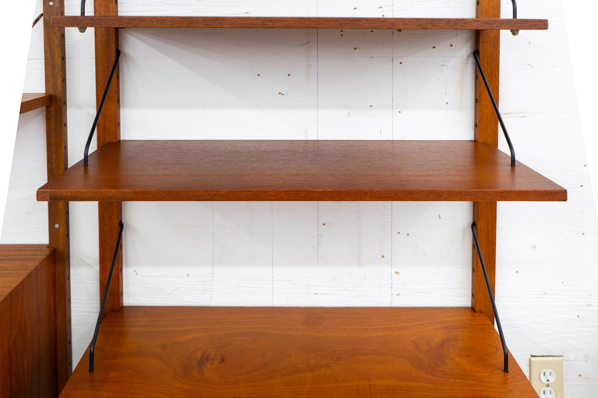 Dänisches Modernes Teakholz-Wandsystem (Skandinavische Moderne) im Angebot