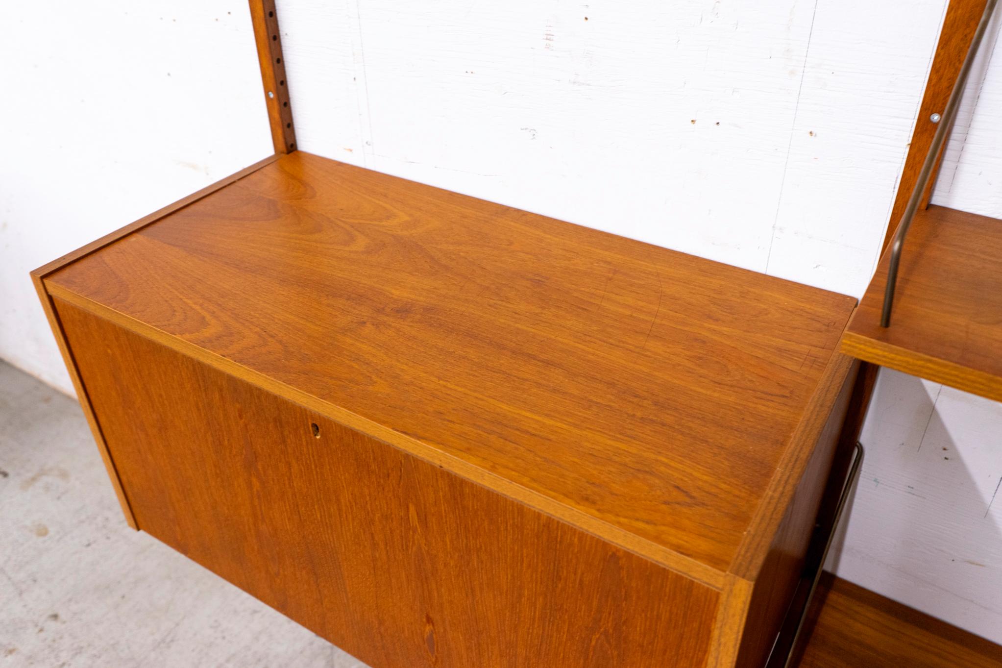Danish Modern Teak Wall System In Good Condition For Sale In VANCOUVER, CA