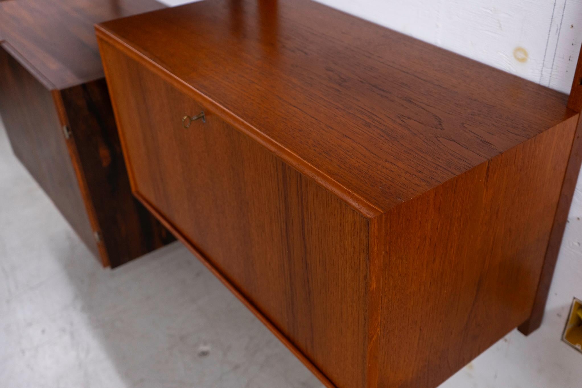 Dänisches Modernes Teakholz-Wandsystem (Mitte des 20. Jahrhunderts) im Angebot