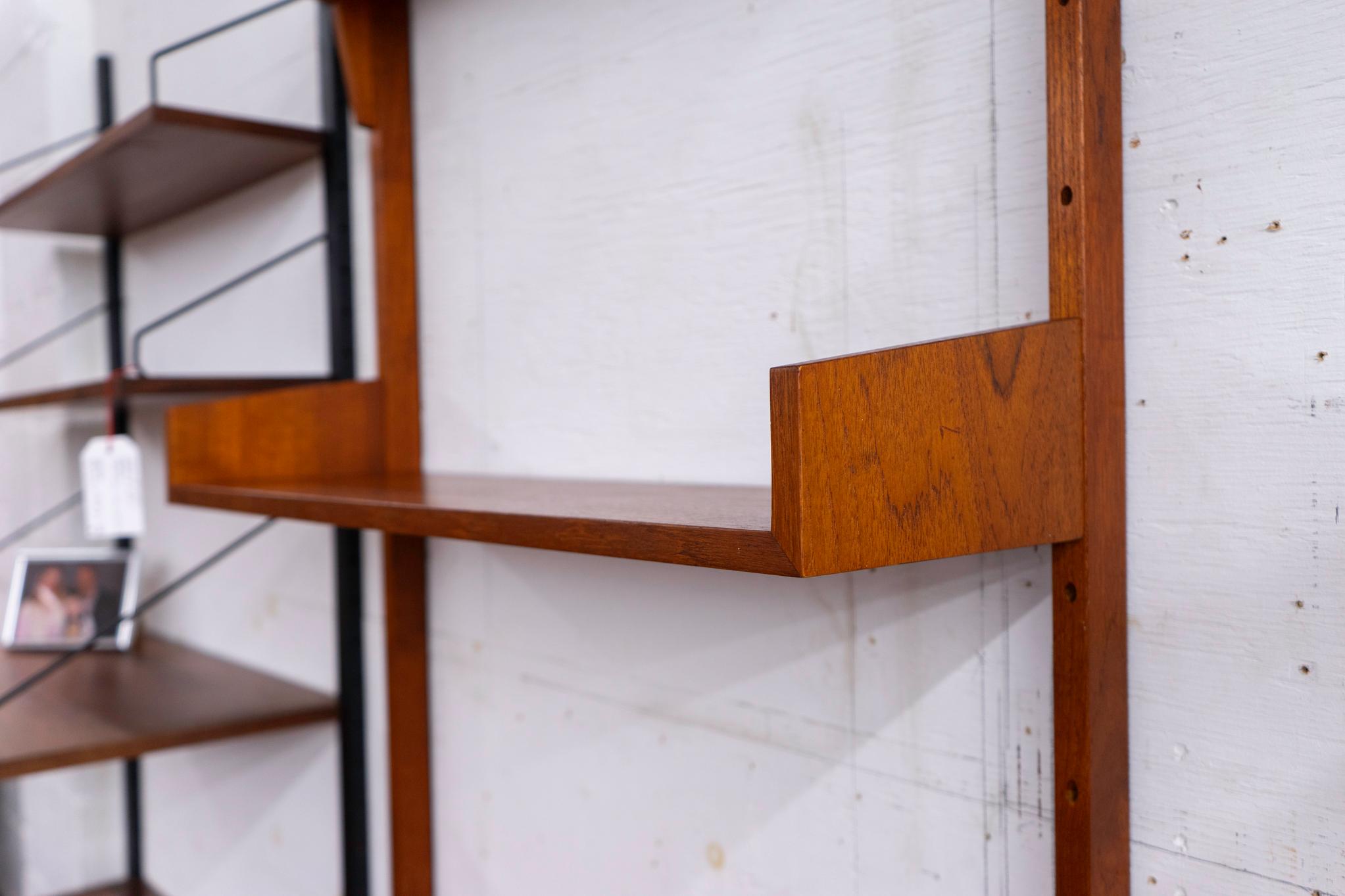 Dänisches Modernes Teakholz-Wandsystem im Angebot 1