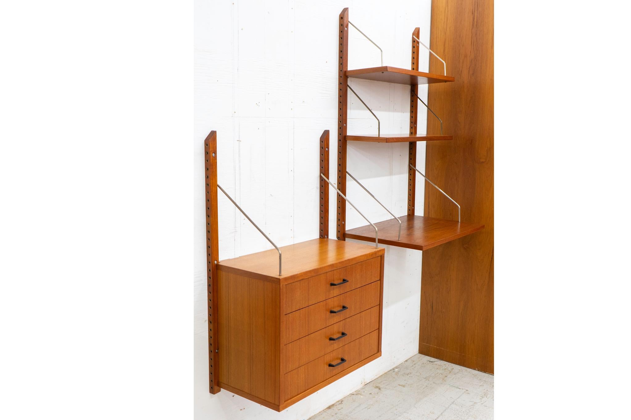 Dänisches Modernes Teakholz-Wandsystem im Angebot 1