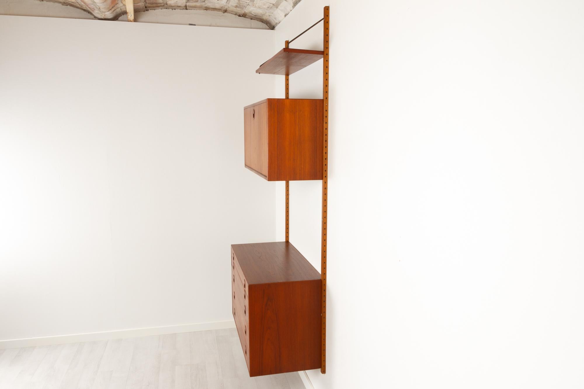 Danish Modern Teak Wall Unit by HG Furniture 1960s In Good Condition In Asaa, DK