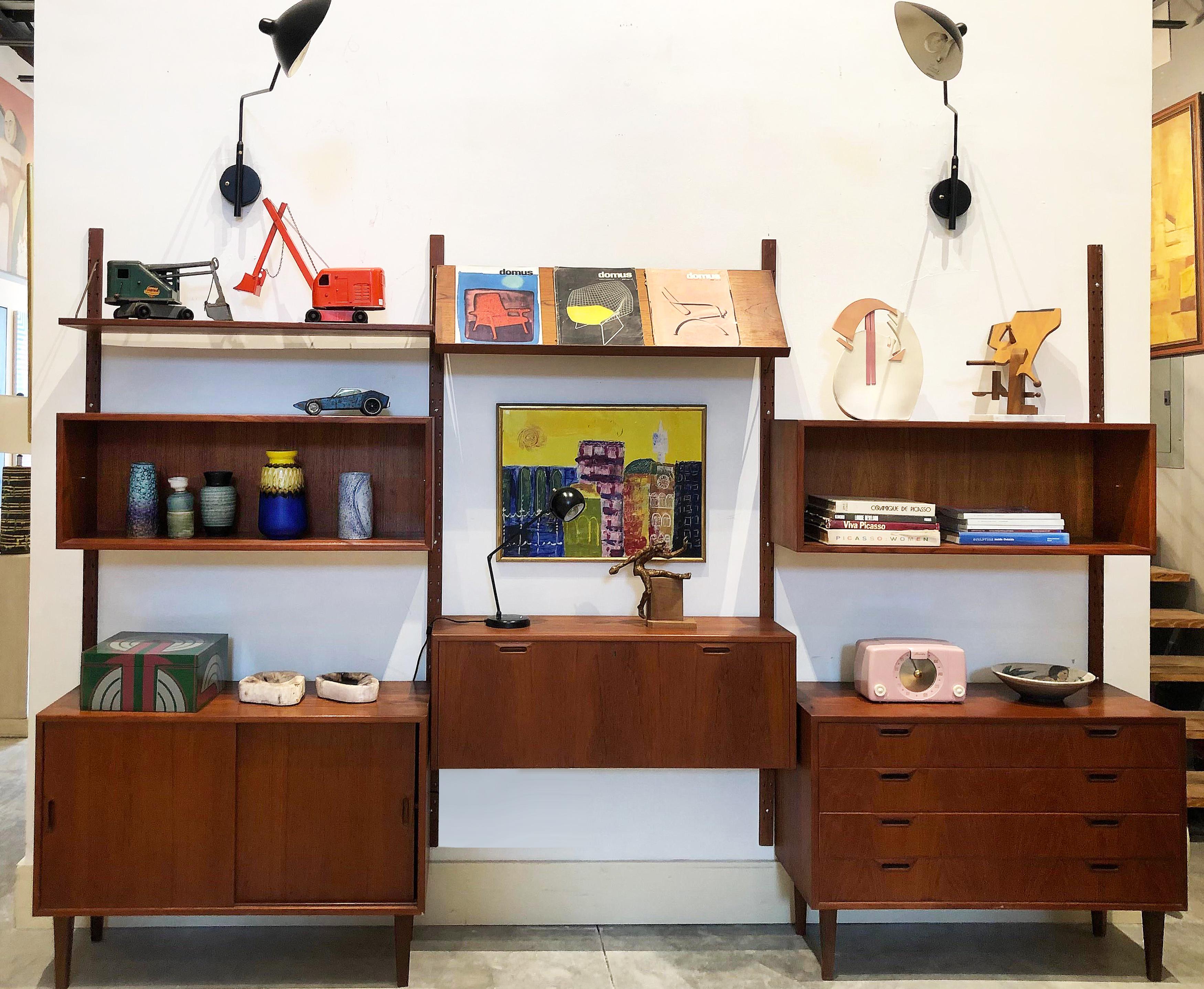 Danish modern teak wall unit by Poul Cadovius, Attributed 1950s



Offered for sale is an iconic Danish Modern teak modular wall unit attributed to Poul Cadovius. There is a cabinet with shelves on the left and another 4-drawer cabinet on the