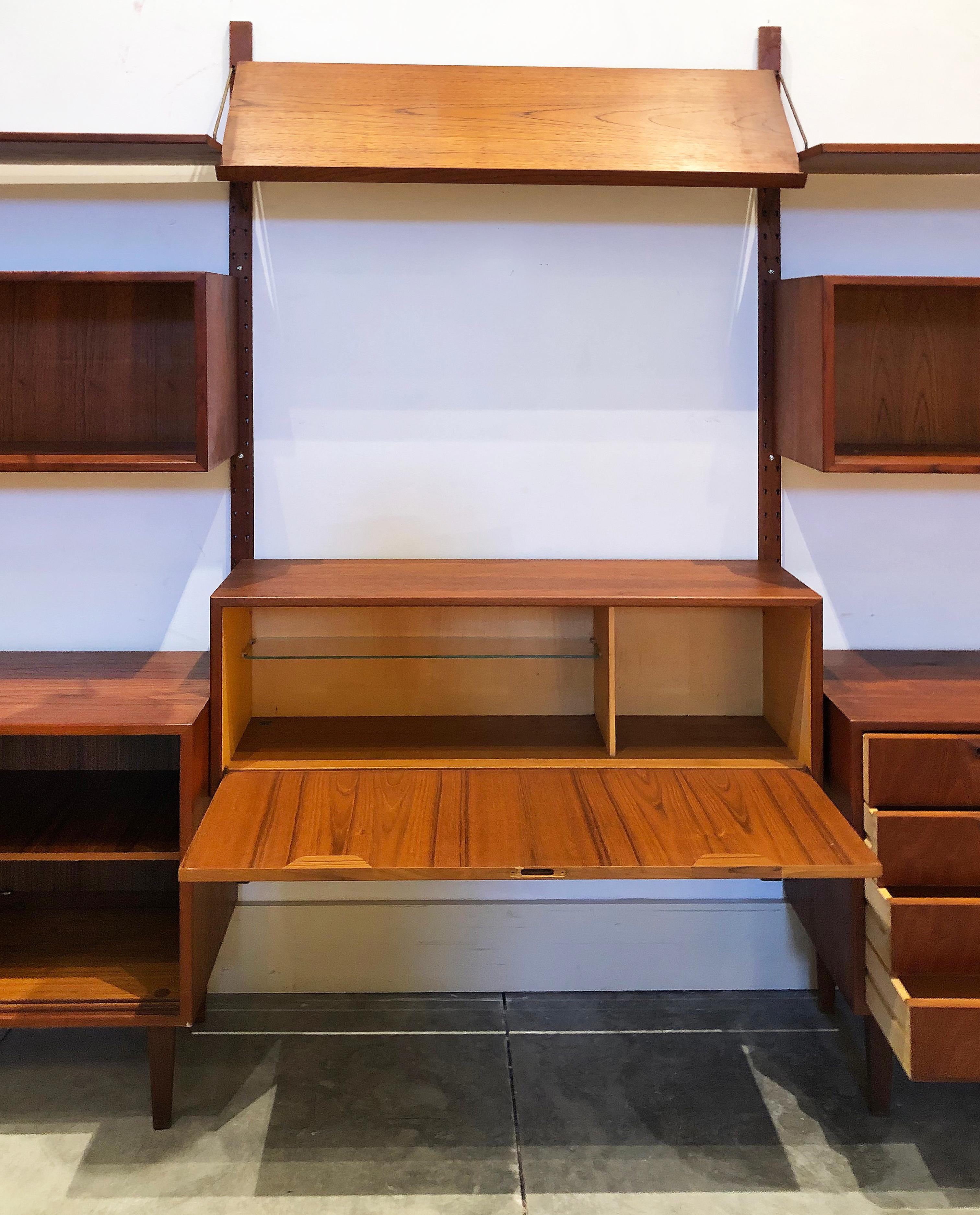  Danish Modern Teak Wall Unit by Poul Cadovius, Attributed, 1950s In Good Condition In Miami, FL