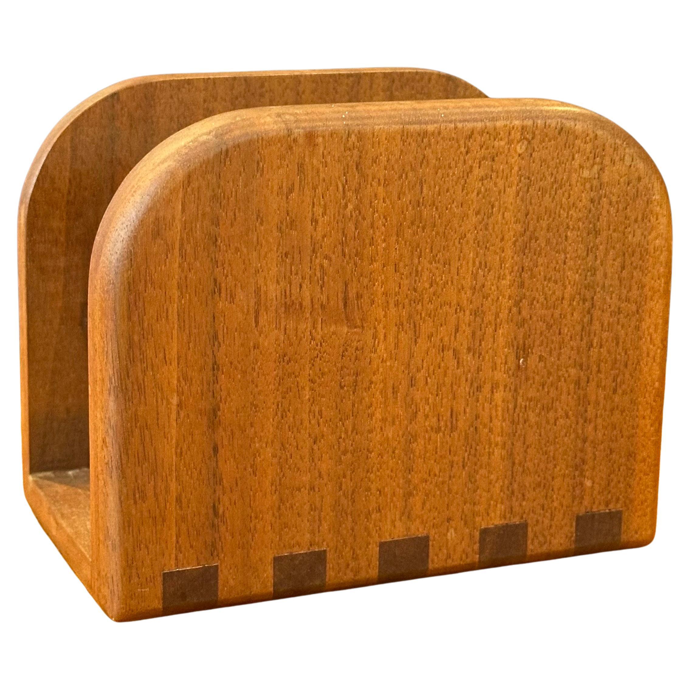 Danish Modern Teak & Walnuss Serviettenhalter im Angebot 2