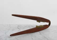 Schiaccianoci in stile danese moderno, in legno di teak e ottone, di Poul Knudsen (stile Carl Auböck)