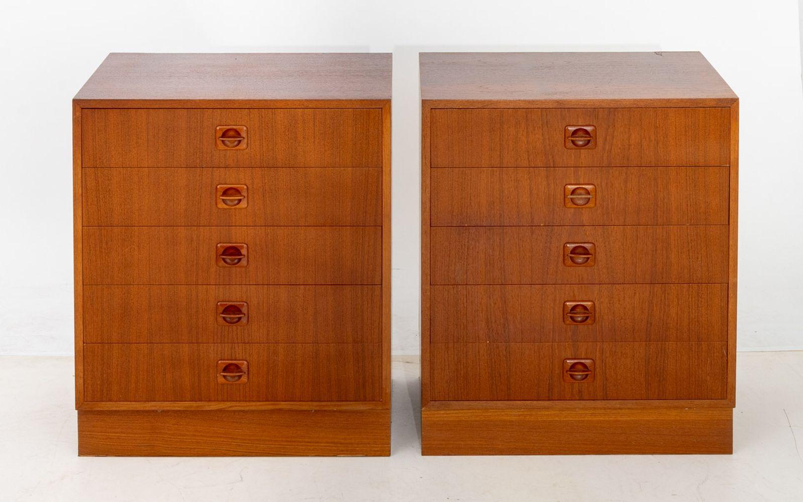 Pair of Danish Modern Teak Wood Chest of Drawers, each with five drawers and carved wood drawer pulls on rectangular bases. 27.5