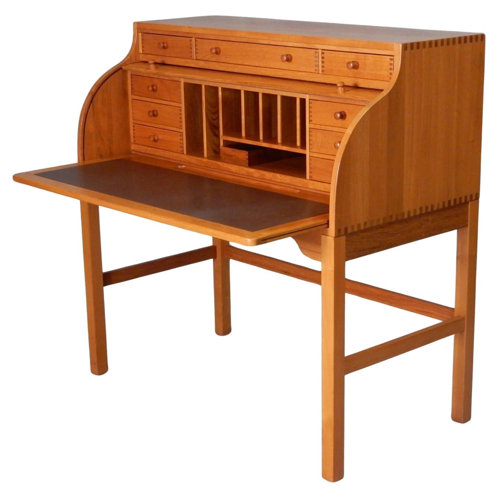 Bureau moderne danois en teck par Andreas Hansen, chef-d'œuvre des années 1960 avec plateau roulé