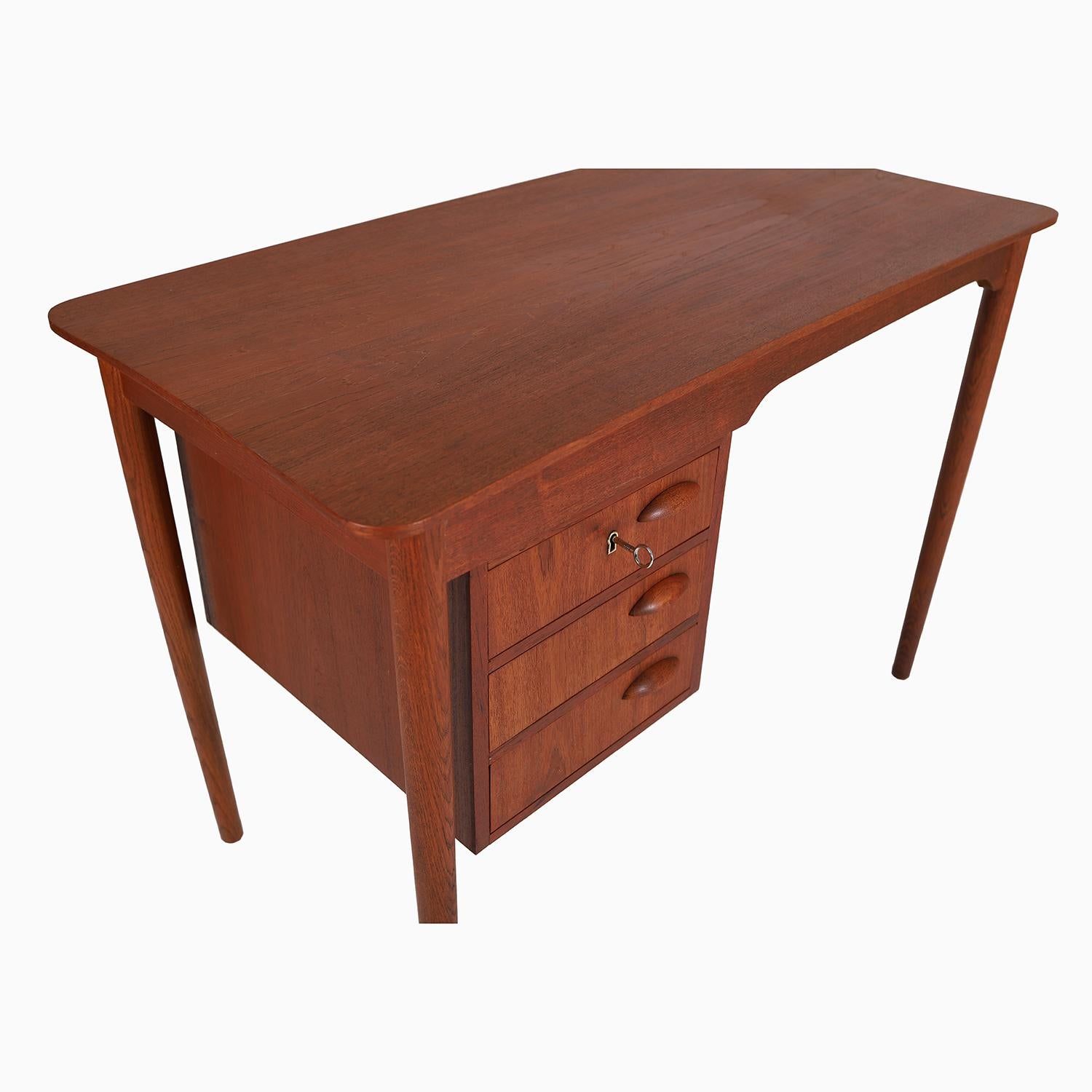 Danish danish modern teak writing desk with curvilinear top For Sale
