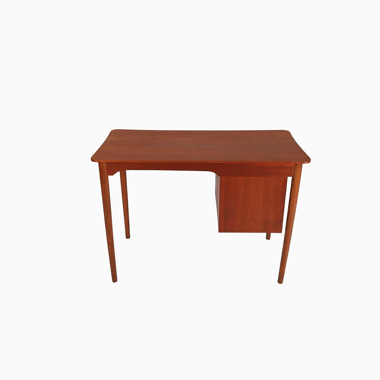 Teak danish modern teak writing desk with curvilinear top For Sale