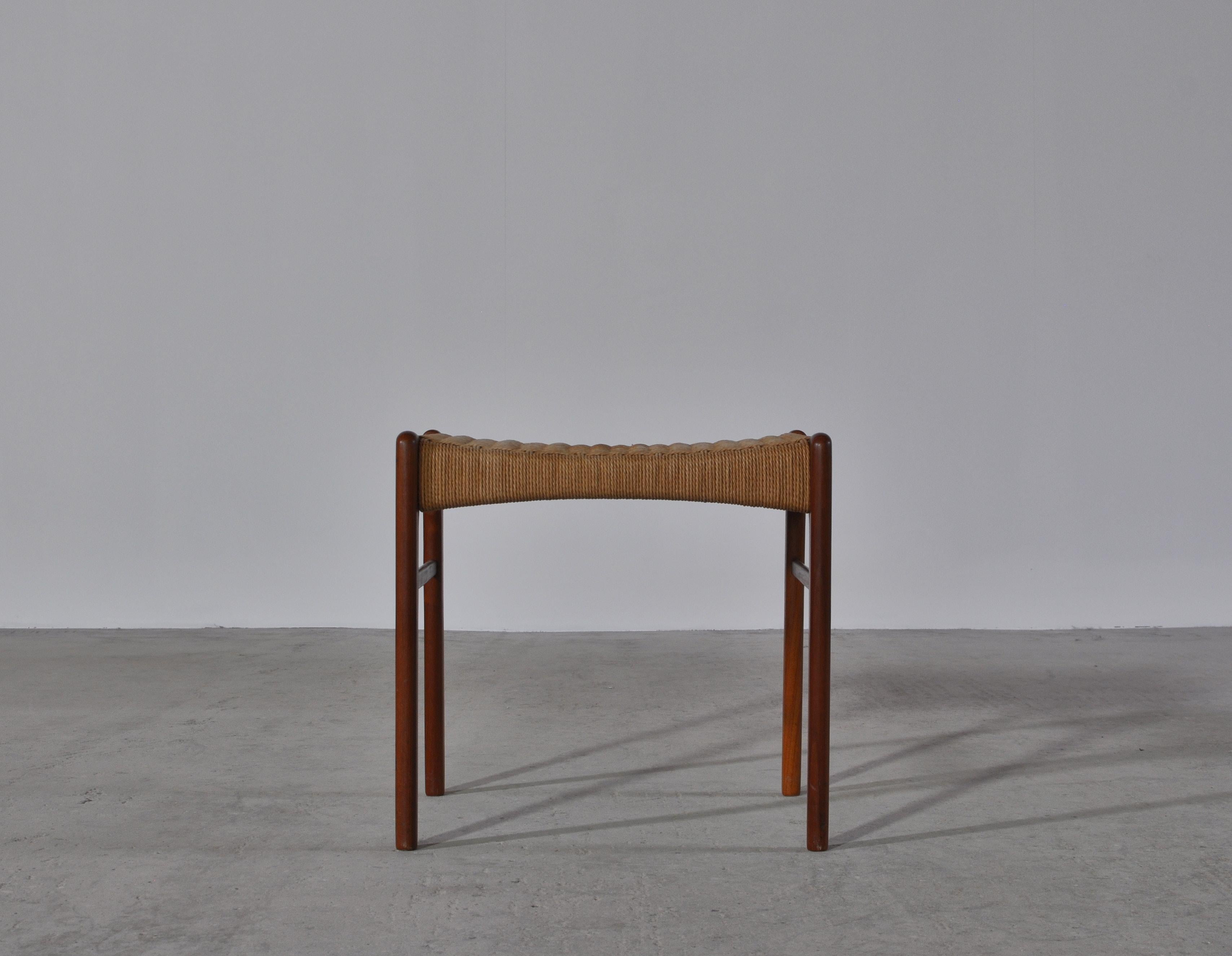 Danish Modern Teak Wood Stools by Arne Wahl Iversen from the 1960s In Good Condition In Odense, DK