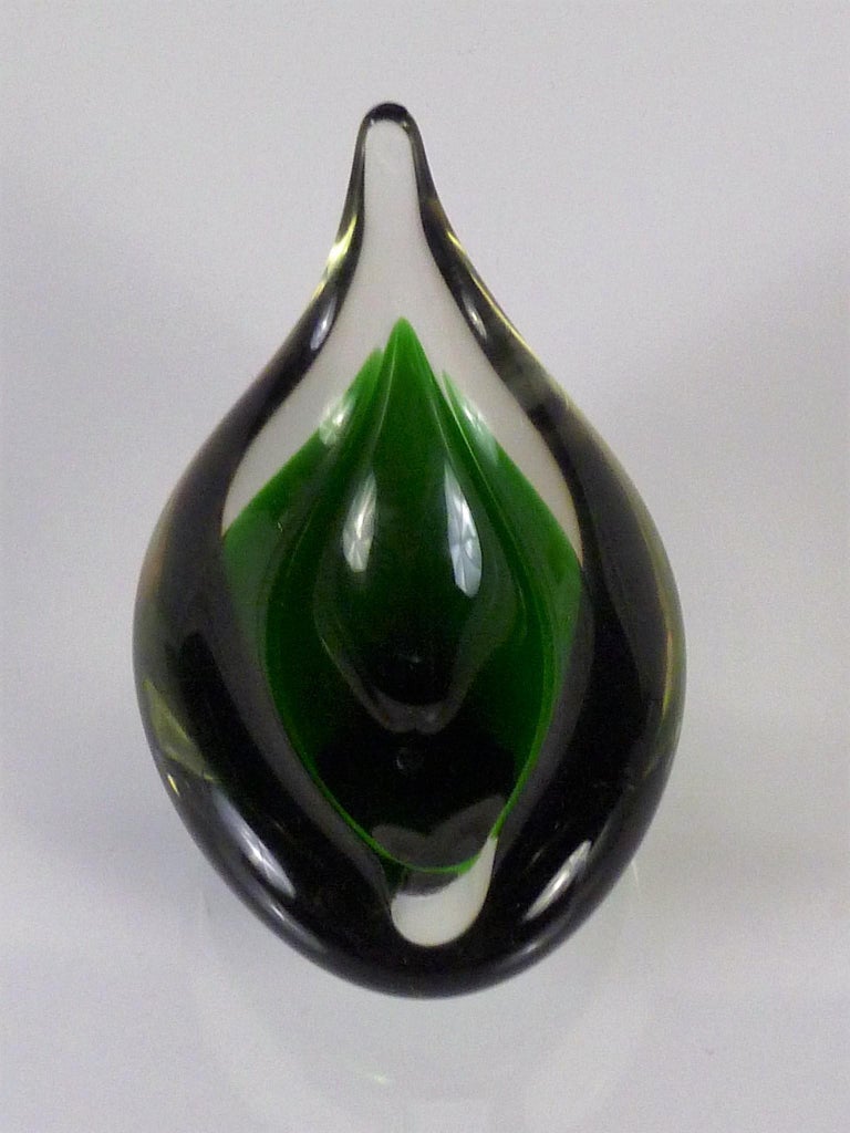 Danish Modern Teardrop Dark Green & Clear Glass Vessel Per Luken Holmegaard 1959 In Good Condition For Sale In Miami, FL