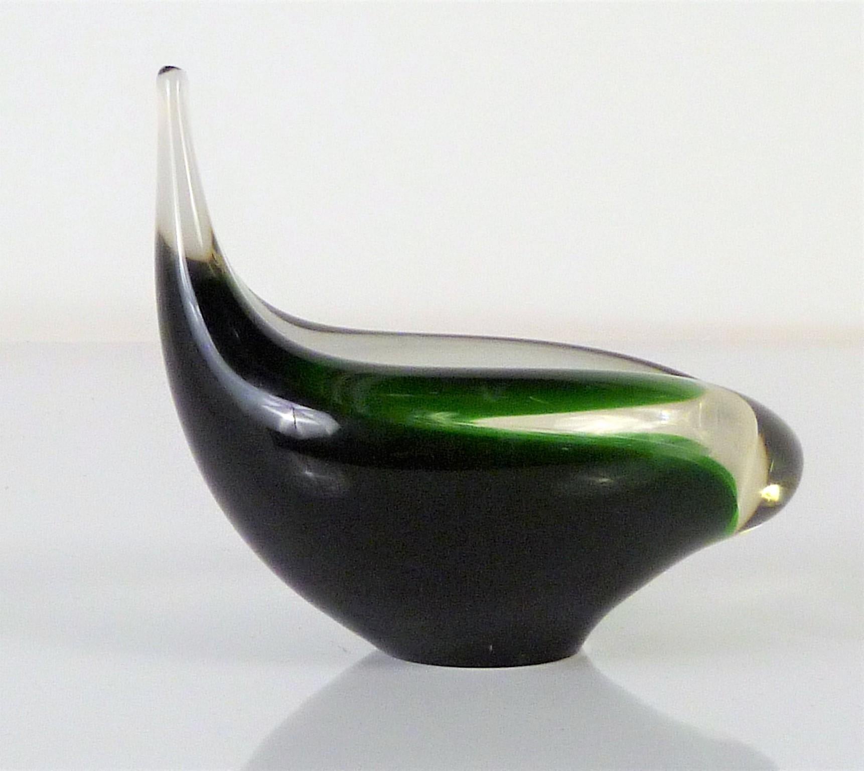 Dänisches modernes tropfenförmiges, dunkelgrünes und klares Glasgefäß von Luken Holmegaard, 1959 (Mitte des 20. Jahrhunderts) im Angebot