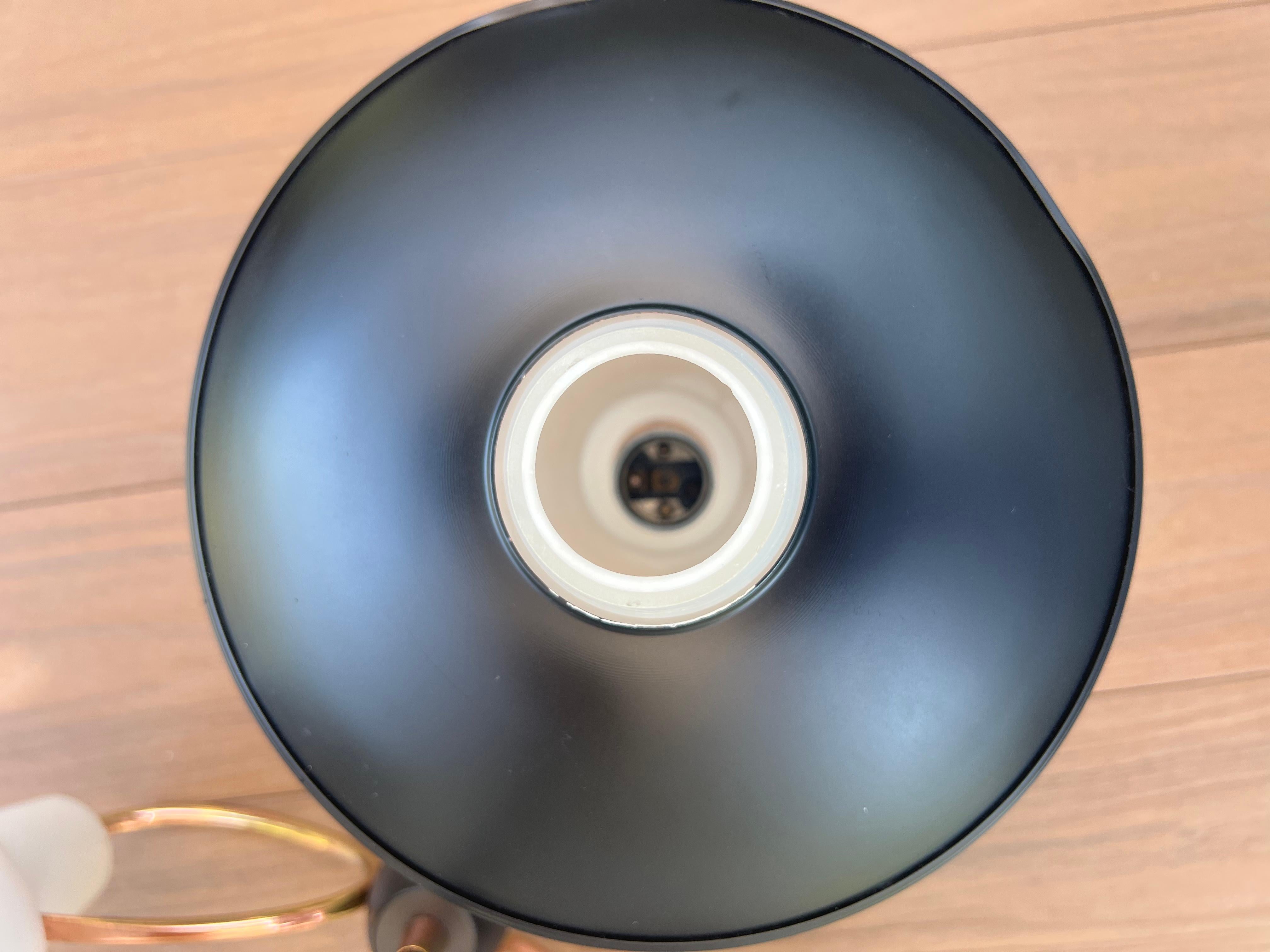 Lampadario moderno danese a tre bracci in rame e vetro opalino in vendita 3