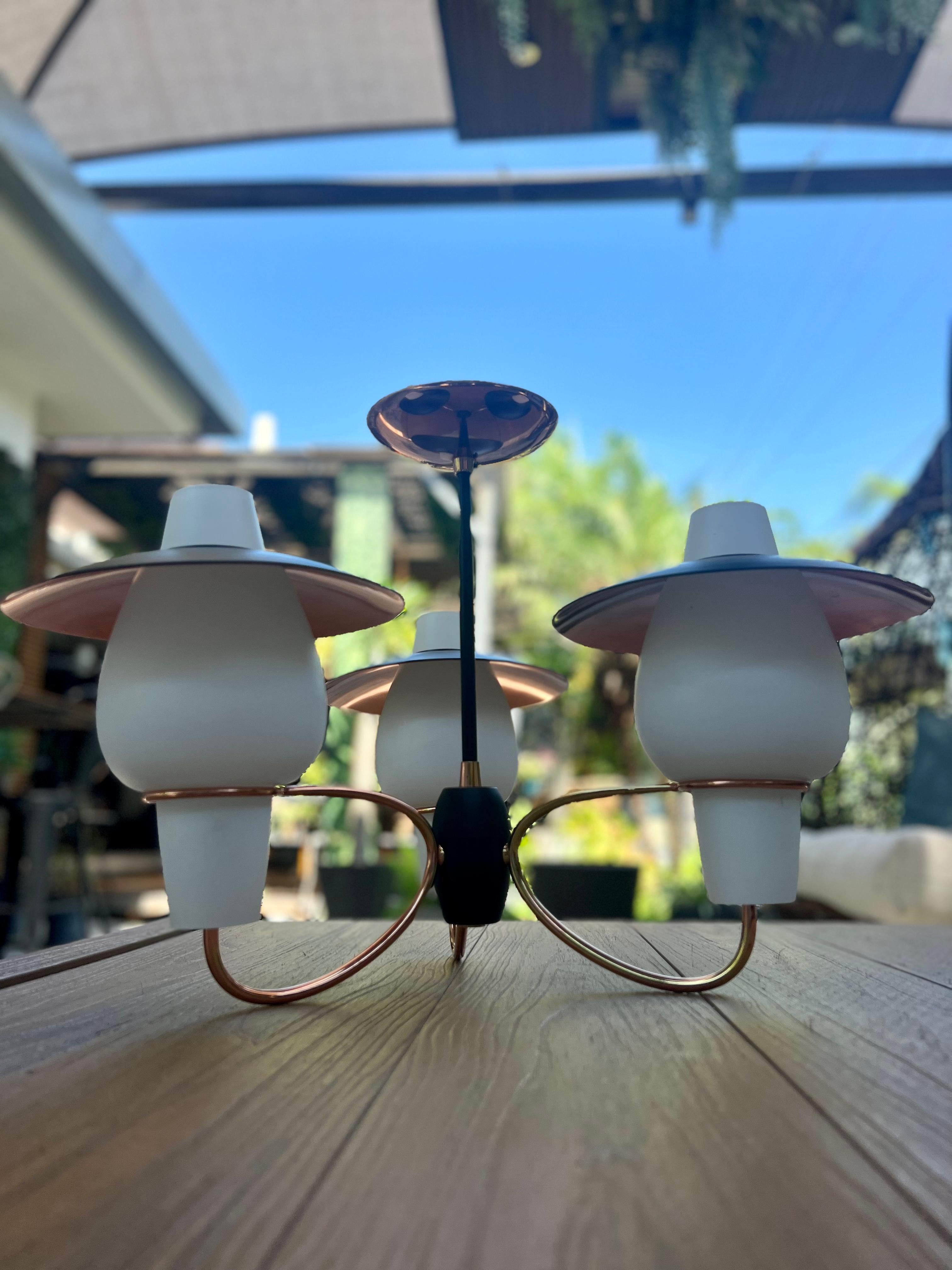Danese Lampadario moderno danese a tre bracci in rame e vetro opalino in vendita
