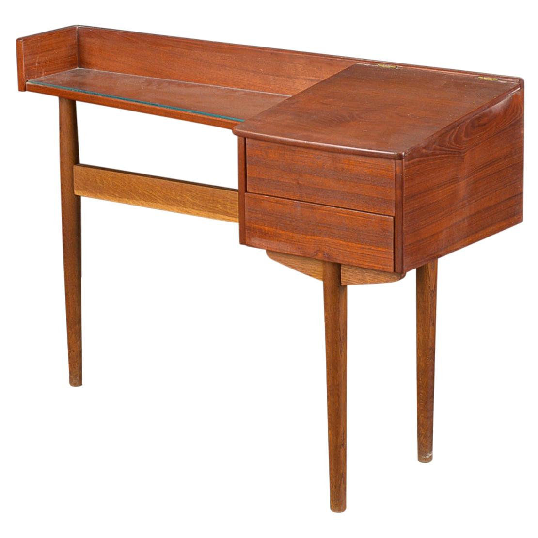 Danish Modern Three Legged Entry Chest in Teak + Oak