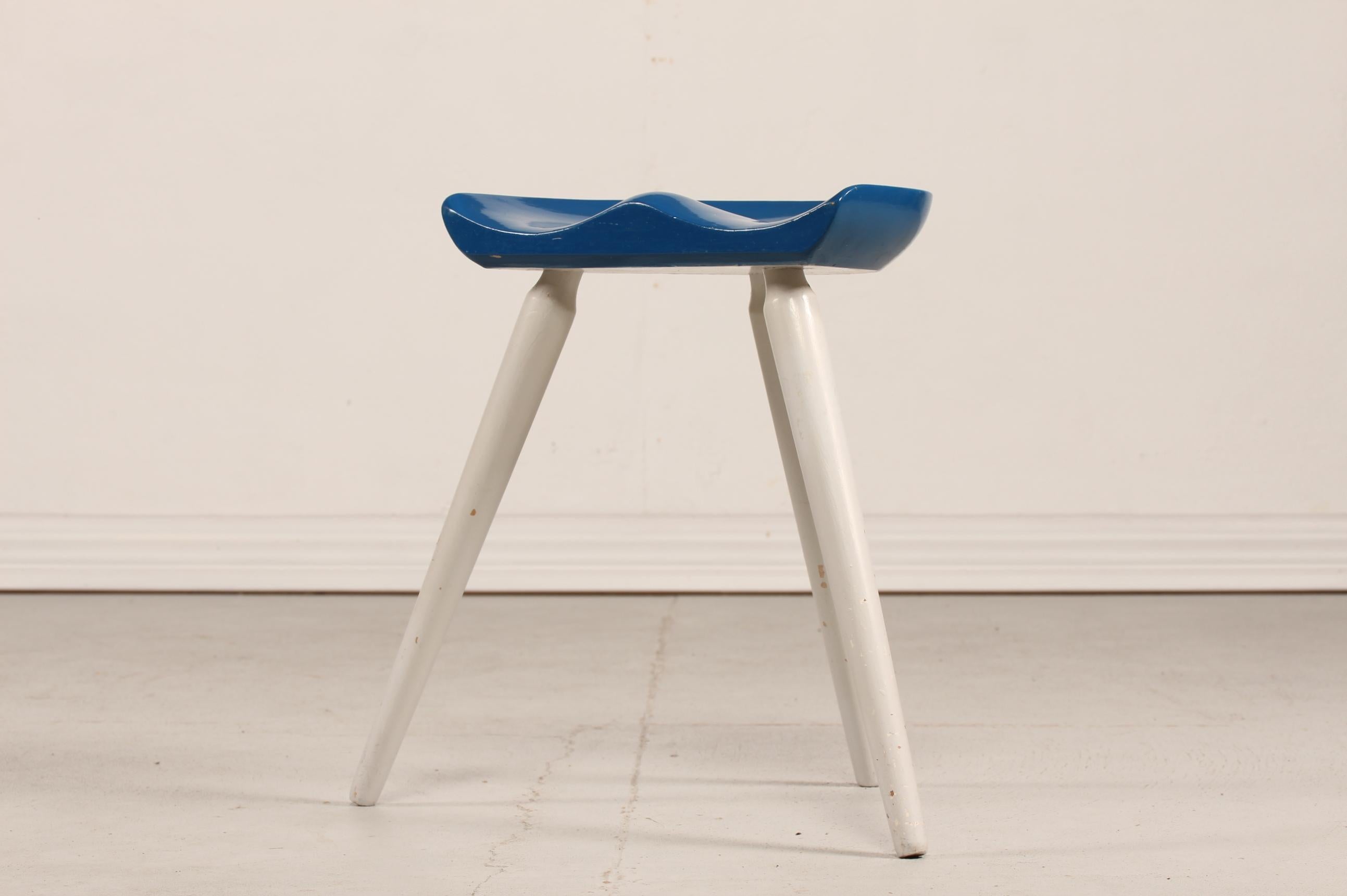 Danish modern milking stool in the style of Mogens Lassen.
It´s made of solid pine wood and comes with the original blue and white paint.
The seat is sculpted so it suits your back and it´s very comfortable to sit on.
Made, circa