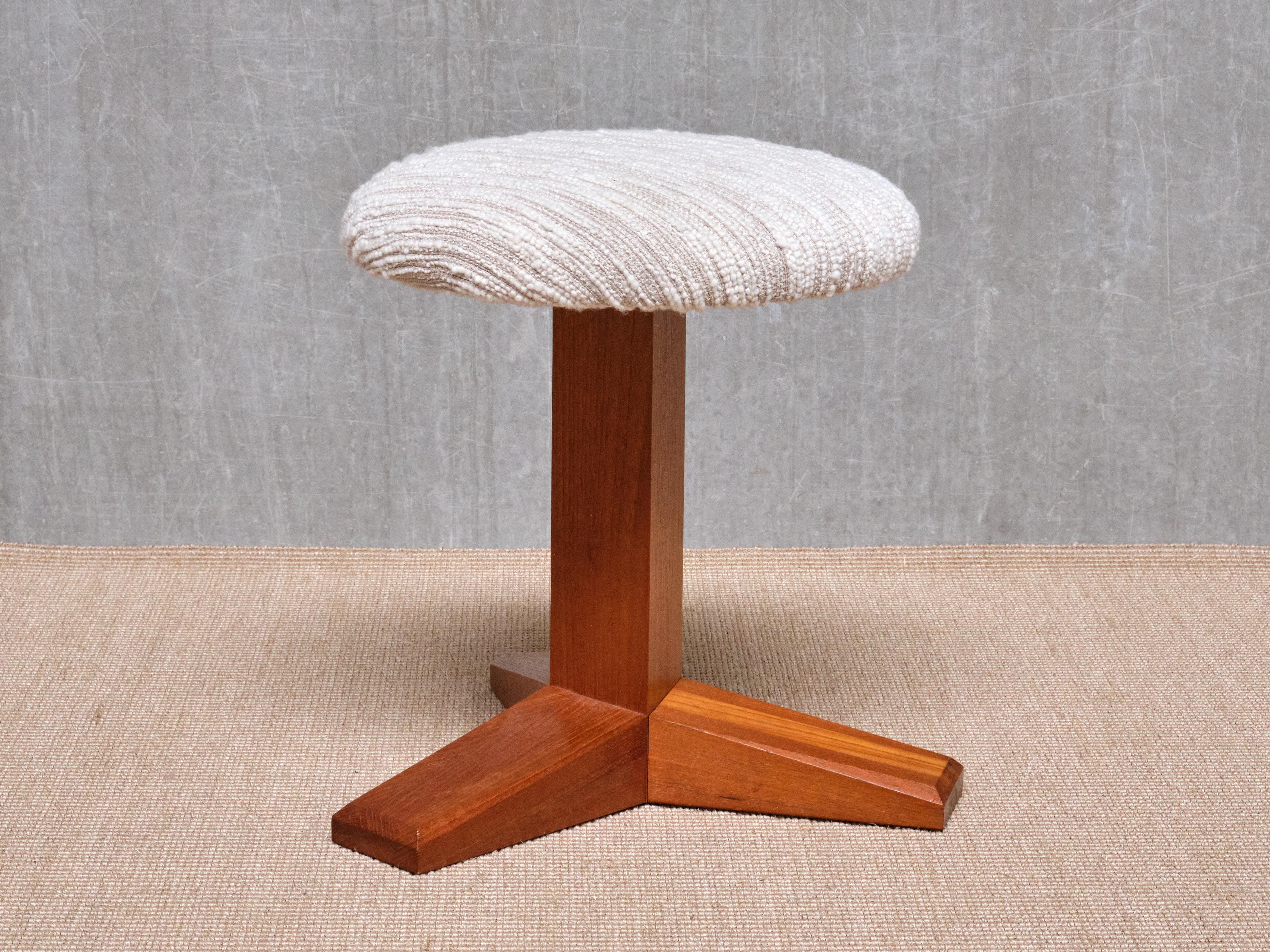 Scandinavian Modern Danish Modern Three Legged Stool in Solid Teak and Lelièvre Bouclé, 1950s For Sale