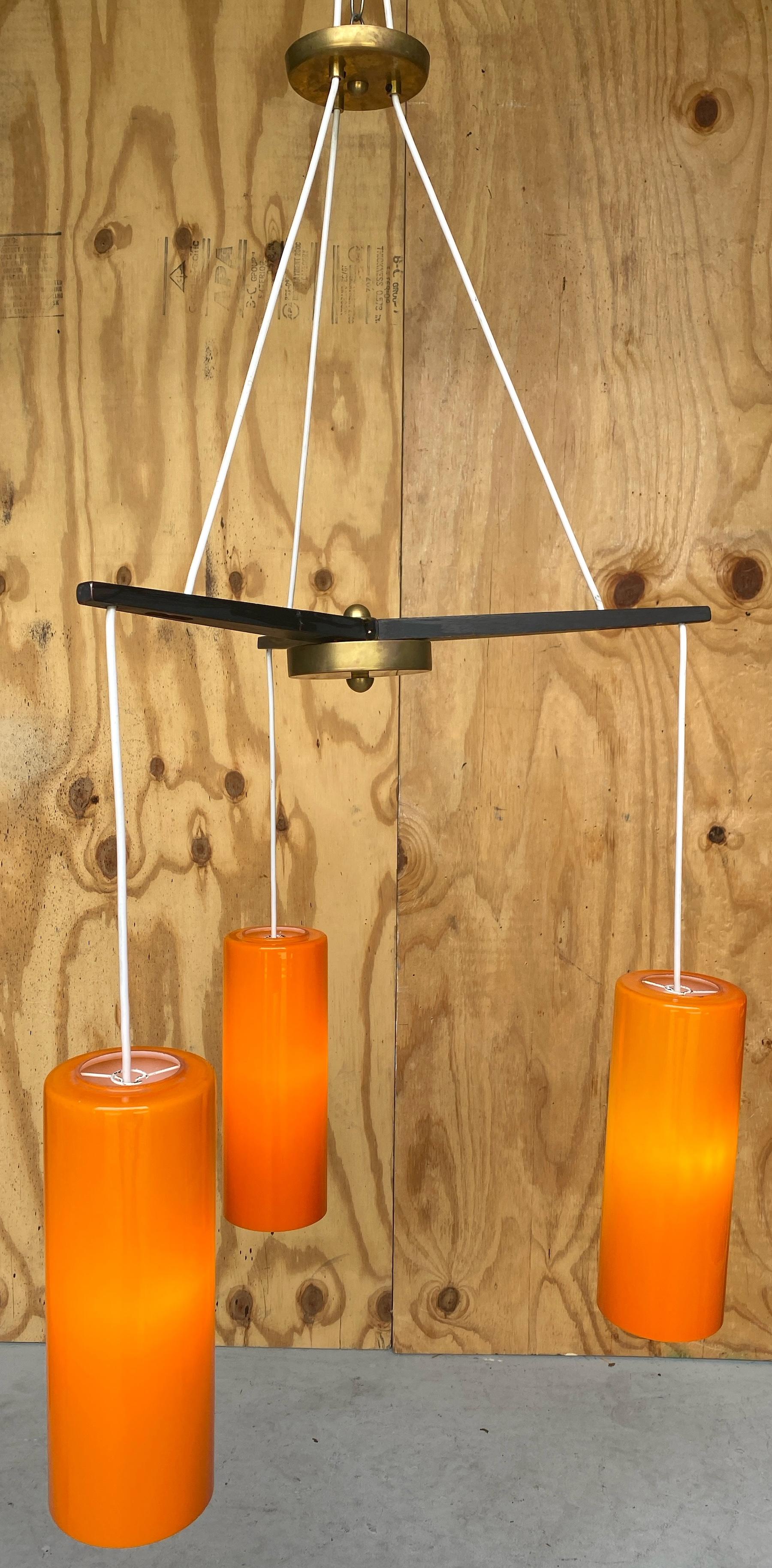 Lustre/ Pendentif danois moderne à trois lumières Holmegaard en verre orange en vente 4