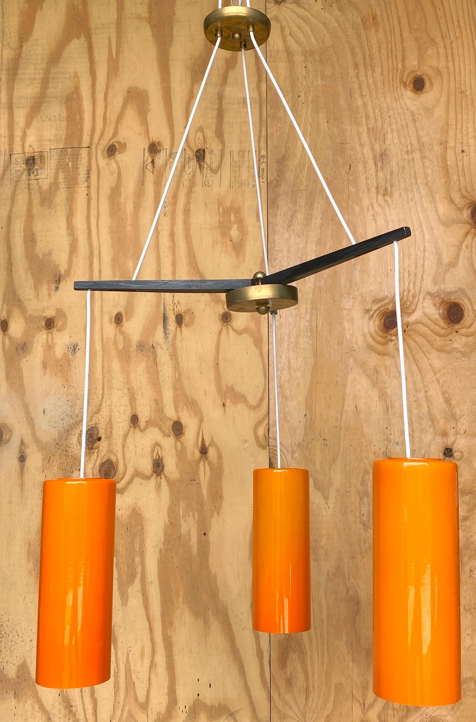 Lustre/ Pendentif danois moderne à trois lumières Holmegaard en verre orange en vente 1