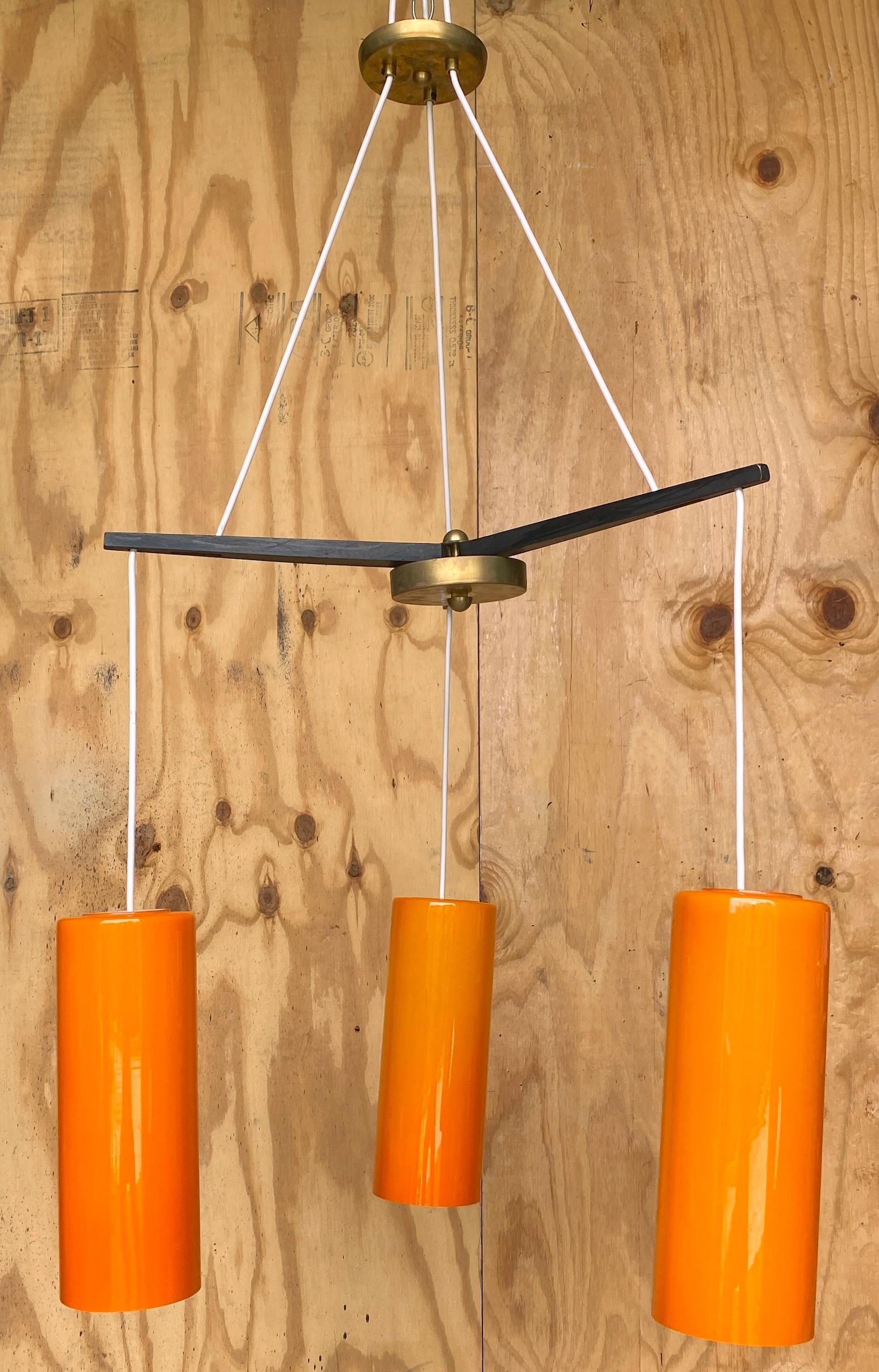 Lustre/ Pendentif danois moderne à trois lumières Holmegaard en verre orange en vente 2