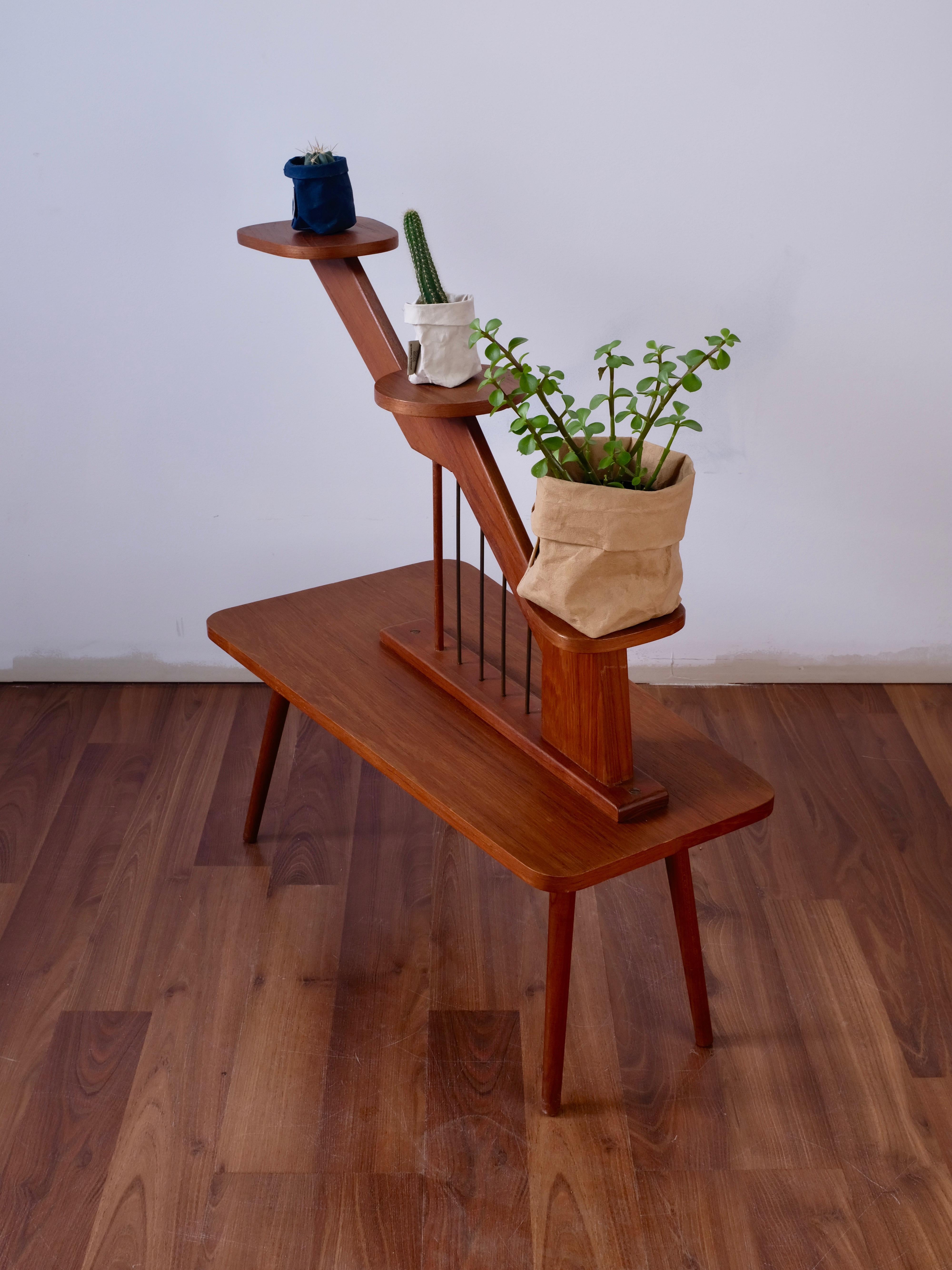 Danish Modern Three-Tiered Teak Plant Stand In Excellent Condition For Sale In Ottawa, ON