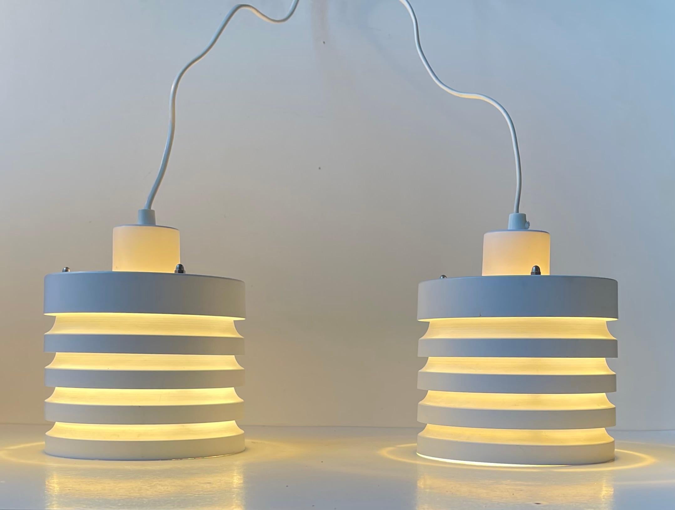 Dänische moderne weiße Pendelleuchten in Reihen von Knud Christensen, 1970er Jahre (Pulverbeschichtet) im Angebot