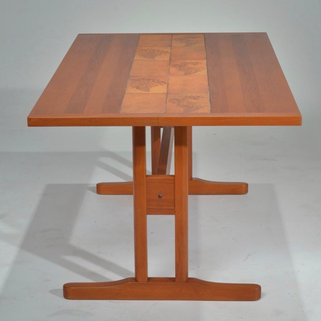 Table de bureau ou de salle à manger danoise moderne en teck incrusté de carreaux en vente 3