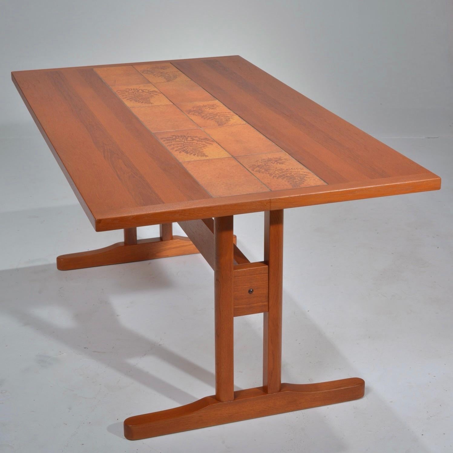 Scandinave moderne Table de bureau ou de salle à manger danoise moderne en teck incrusté de carreaux en vente