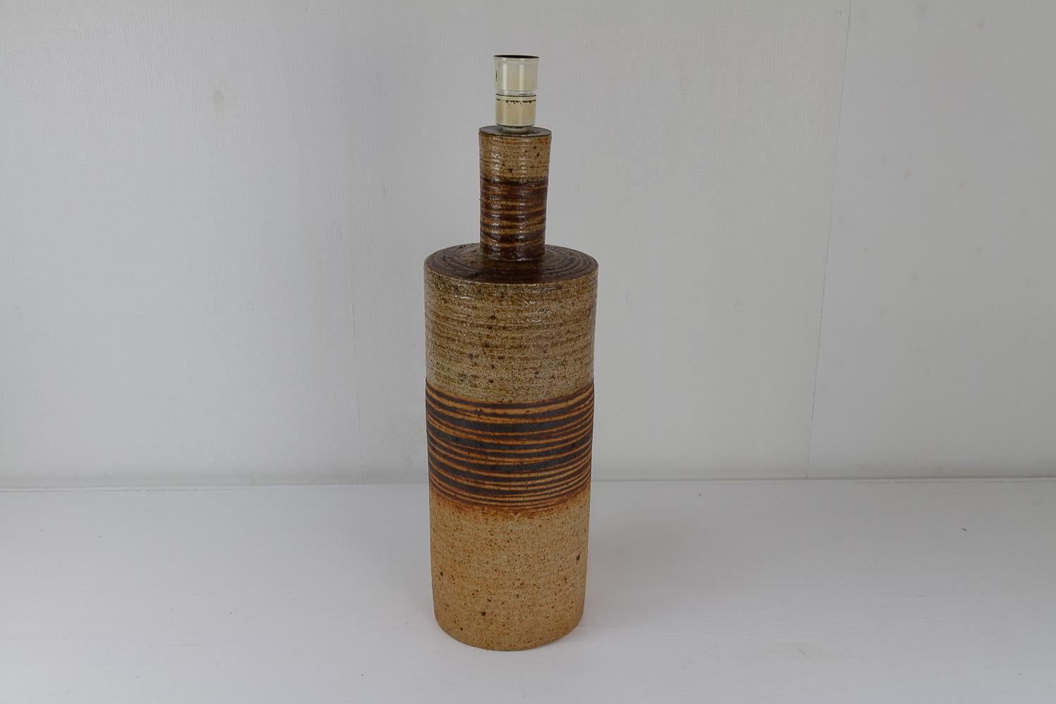 Danish Modern Tue Poulsen Ceramic Floor Lamp, 1960s.
Rustic large and impressive hand crafted Scandinavian Modern ceramic lamp in stoneware produced by Danish artist Tue Poulsen in Denmark in the 1960s.
Beautiful earth colors and tactile