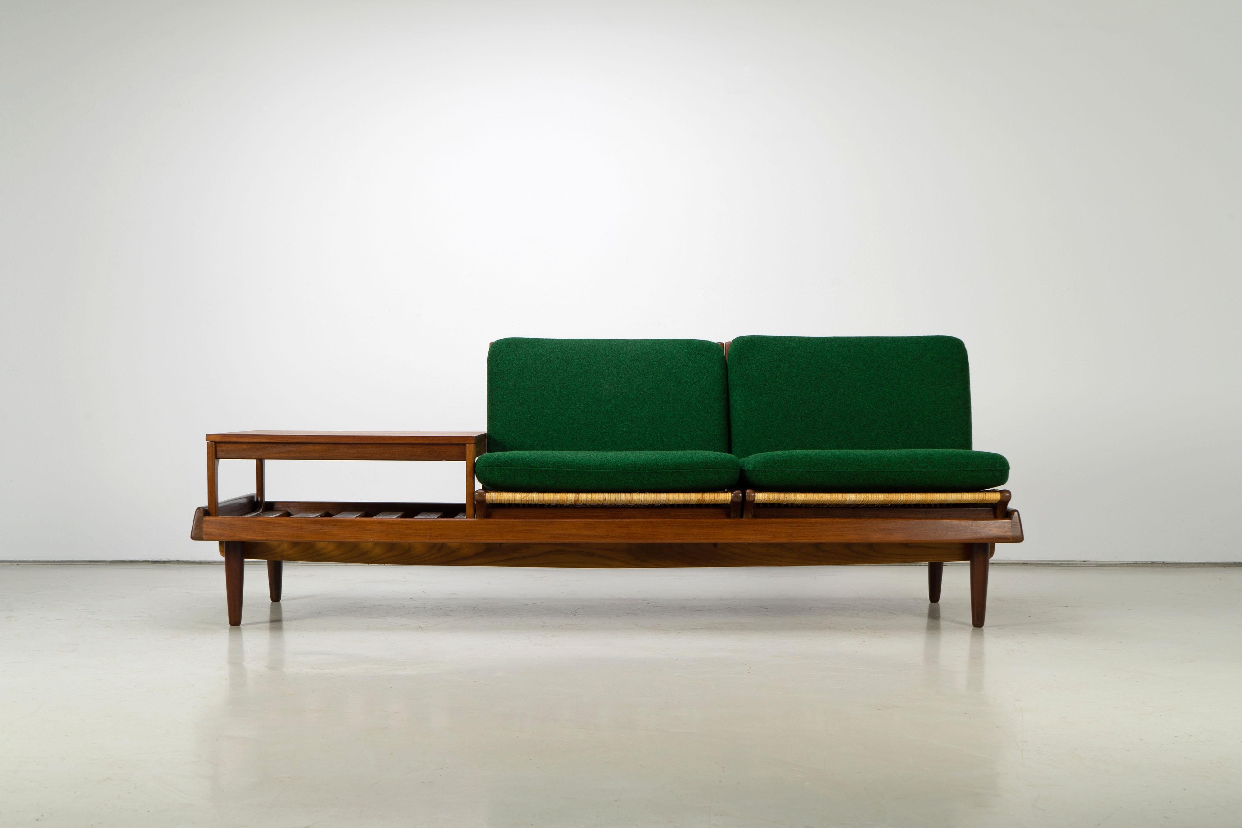 Danish Modern TV Bench Sofa Model 161 by Hans Olsen Bramin, Denmark, 1960s In Good Condition In Rosendahl, DE