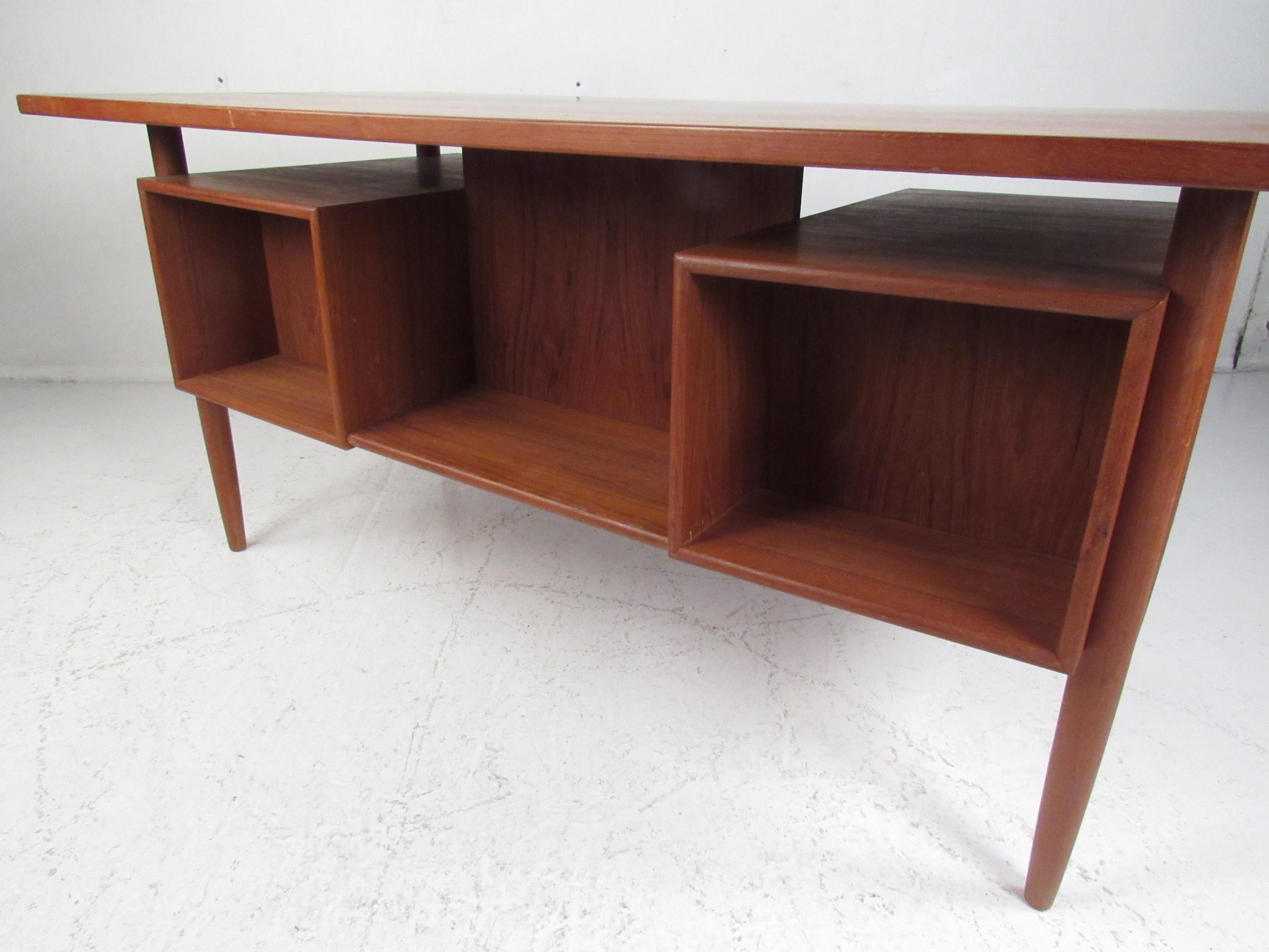 Danish Modern Twin Pedestal Writing Desk by H.P. Hansen In Good Condition In Brooklyn, NY