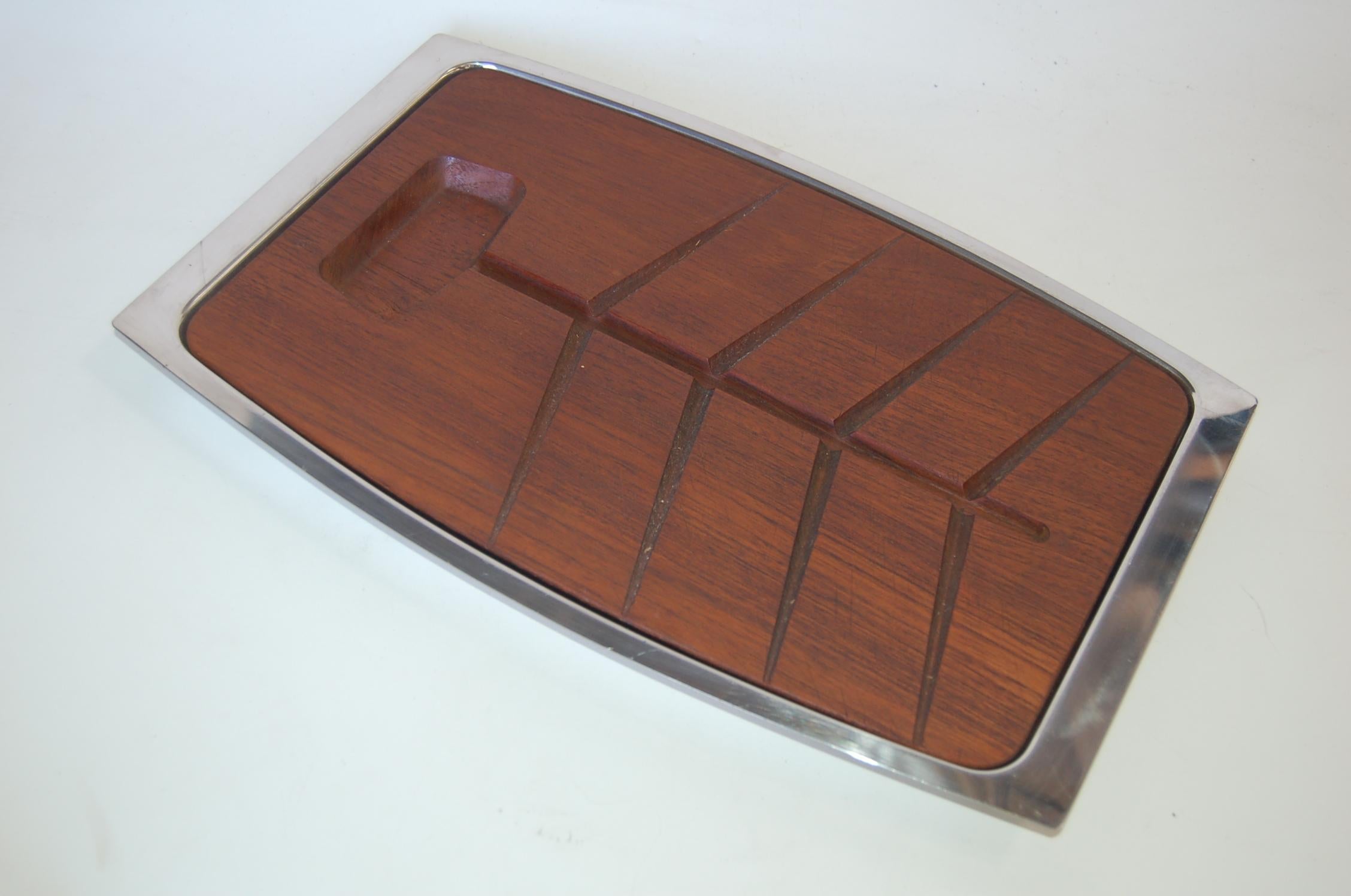 Danish modern two-piece teak cutting board with stainless steel tray.

Measures: 1