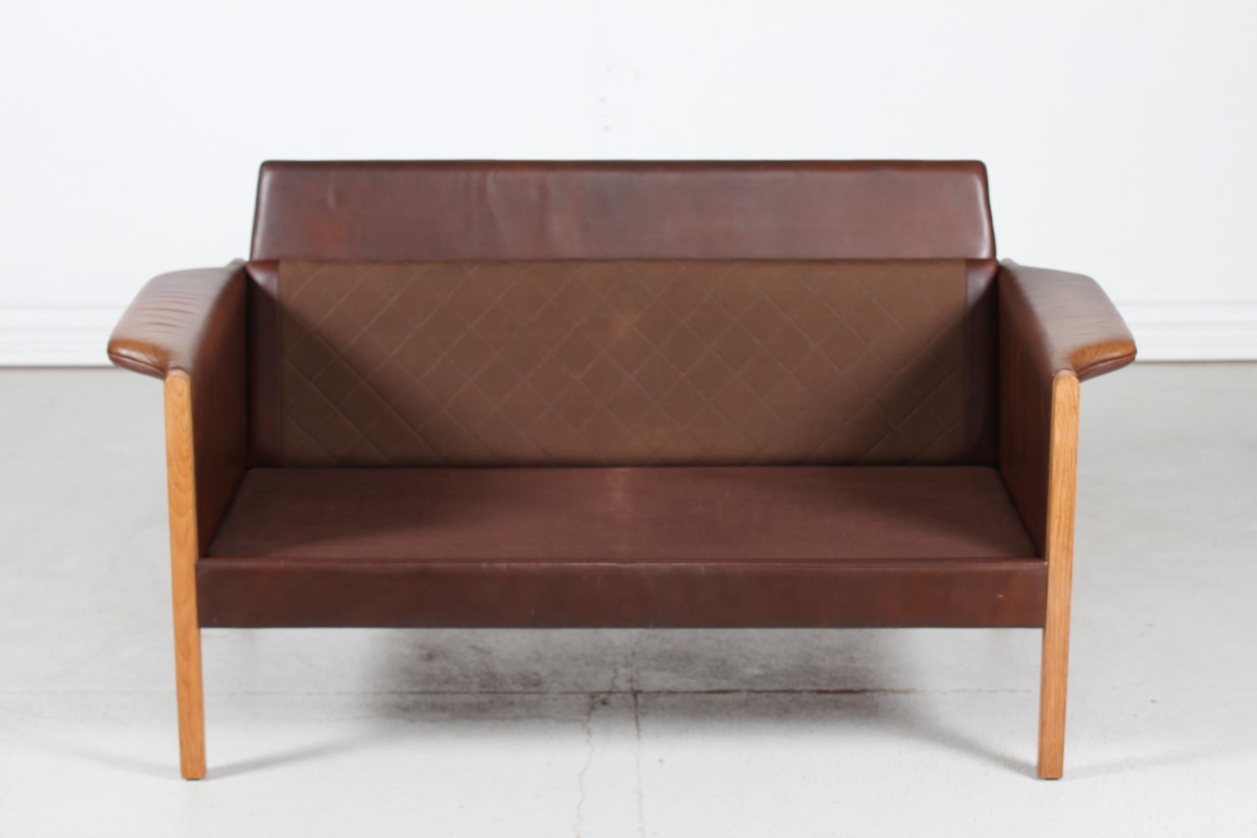 Finn Juhl style Two-Seat Sofa with Dark Cognac-Colored Leather Made in Denmark For Sale 6