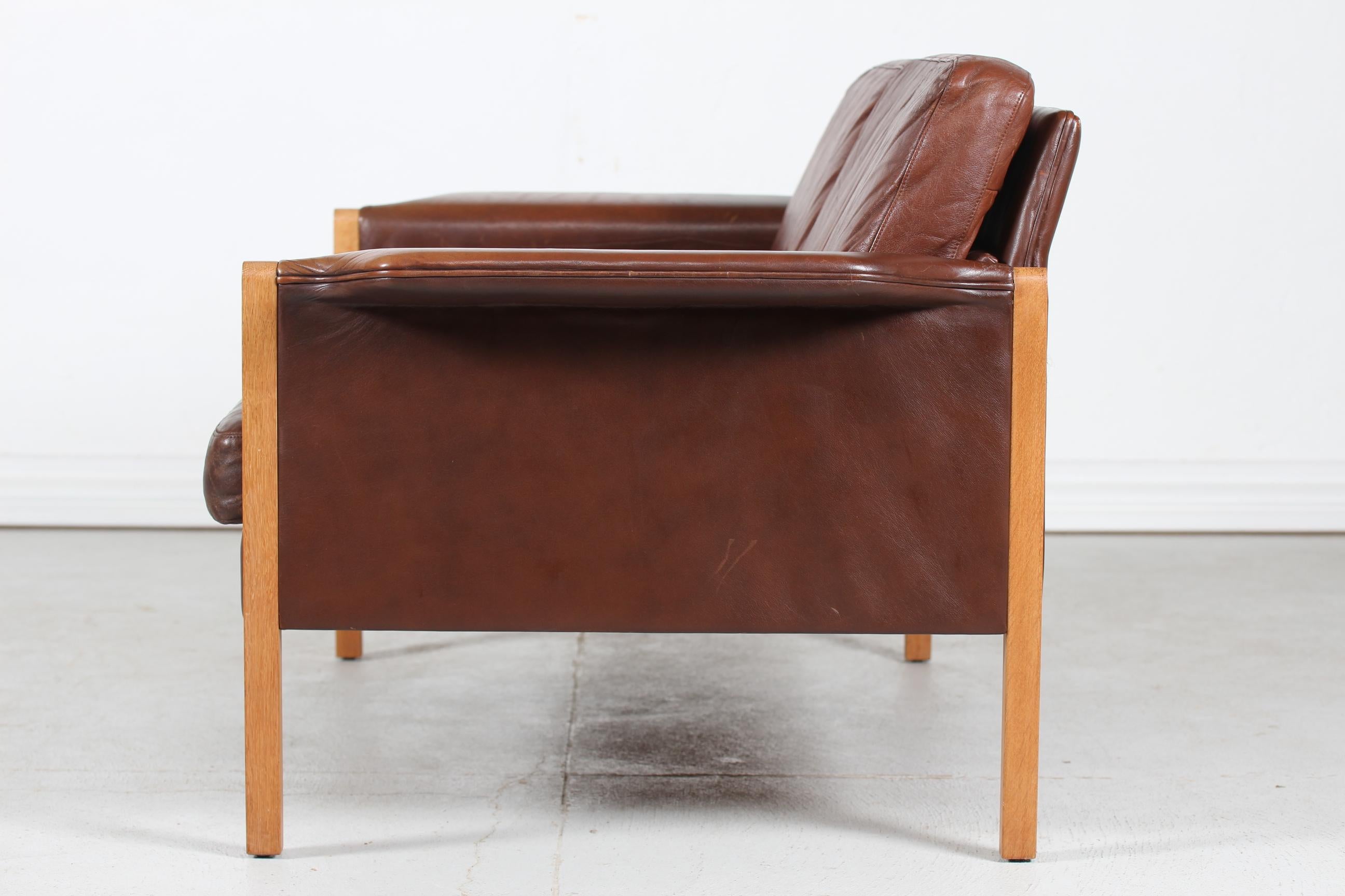 Finn Juhl style Two-Seat Sofa with Dark Cognac-Colored Leather Made in Denmark In Good Condition For Sale In Aarhus C, DK